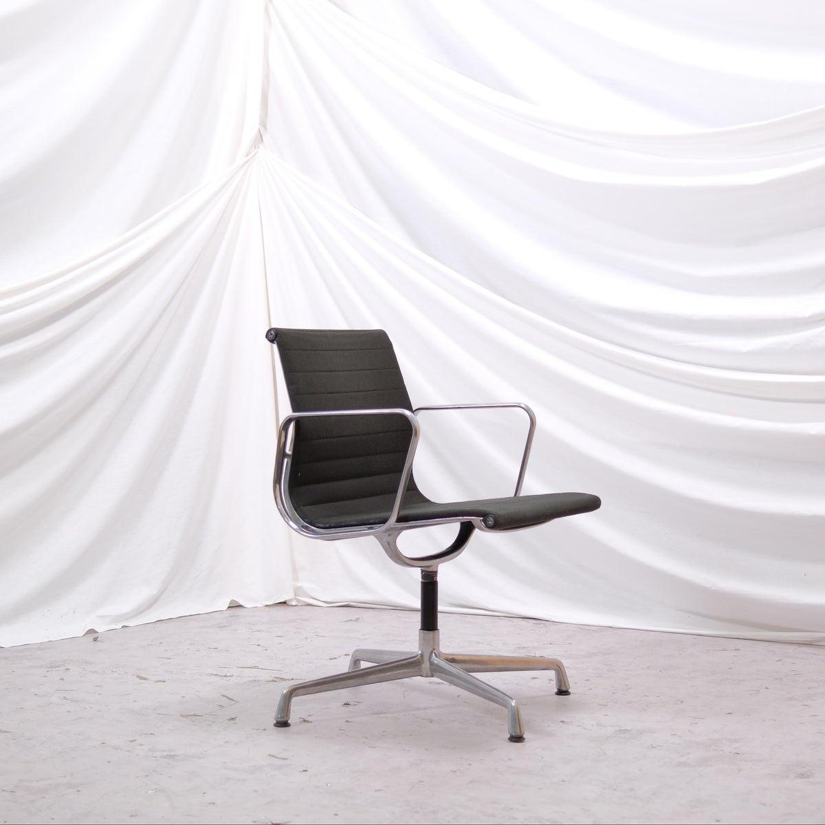Vintage Charles & Ray Eames EA108 Office Chair