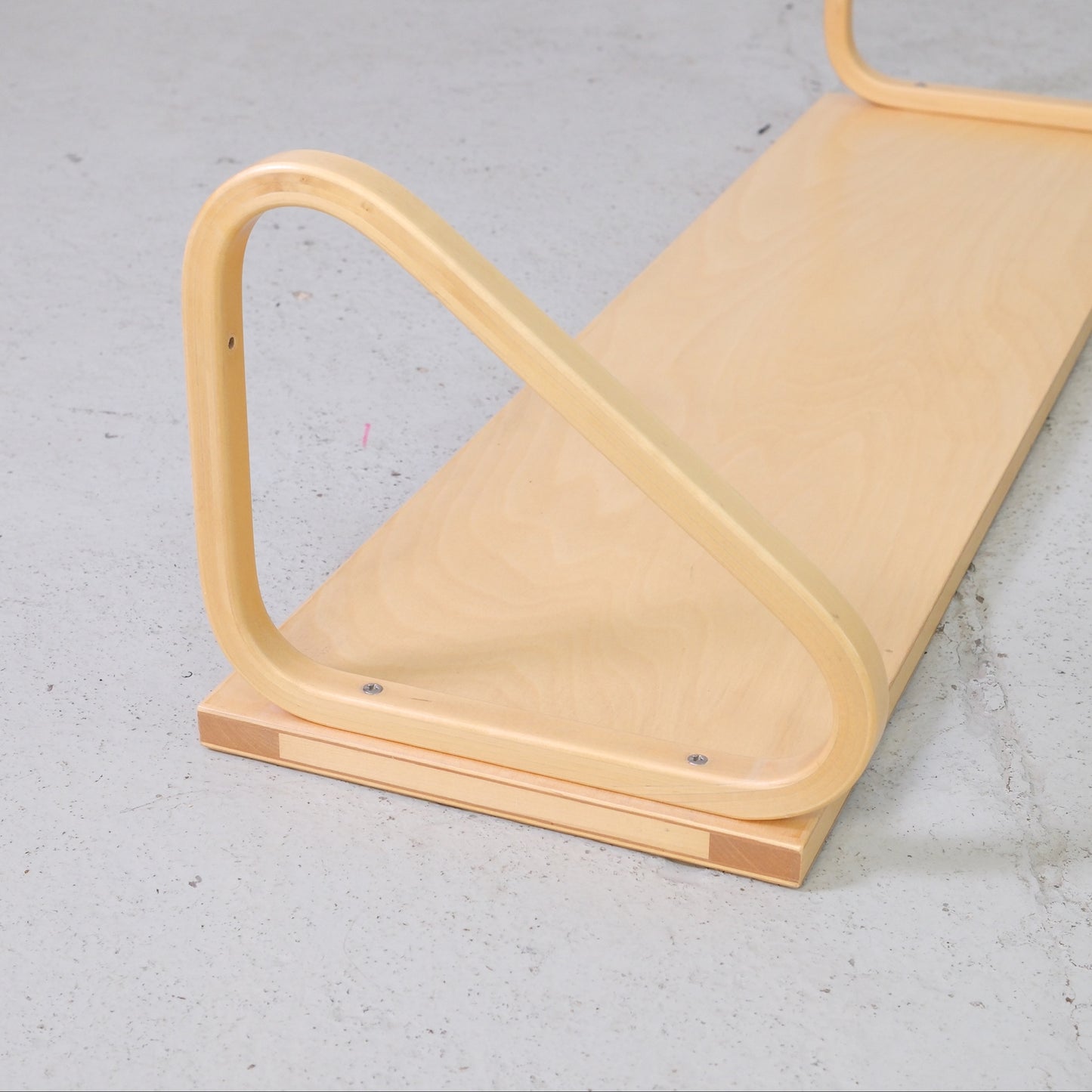 Artek 112B -koivuseinähylly