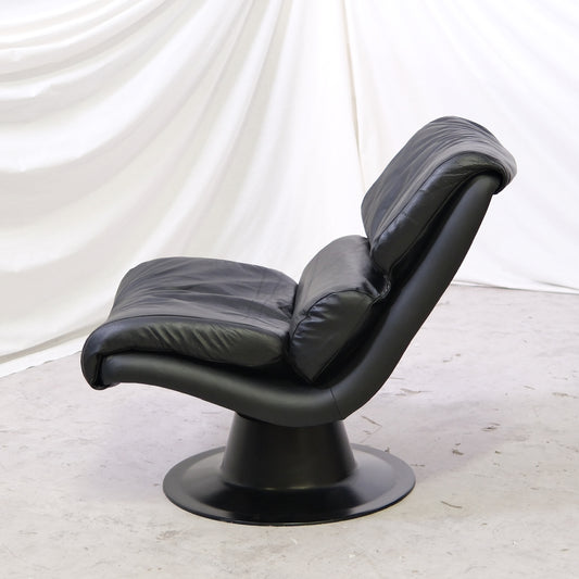 Yrjö Kukkapuro Saturnus Lounge Chair – Black Leather