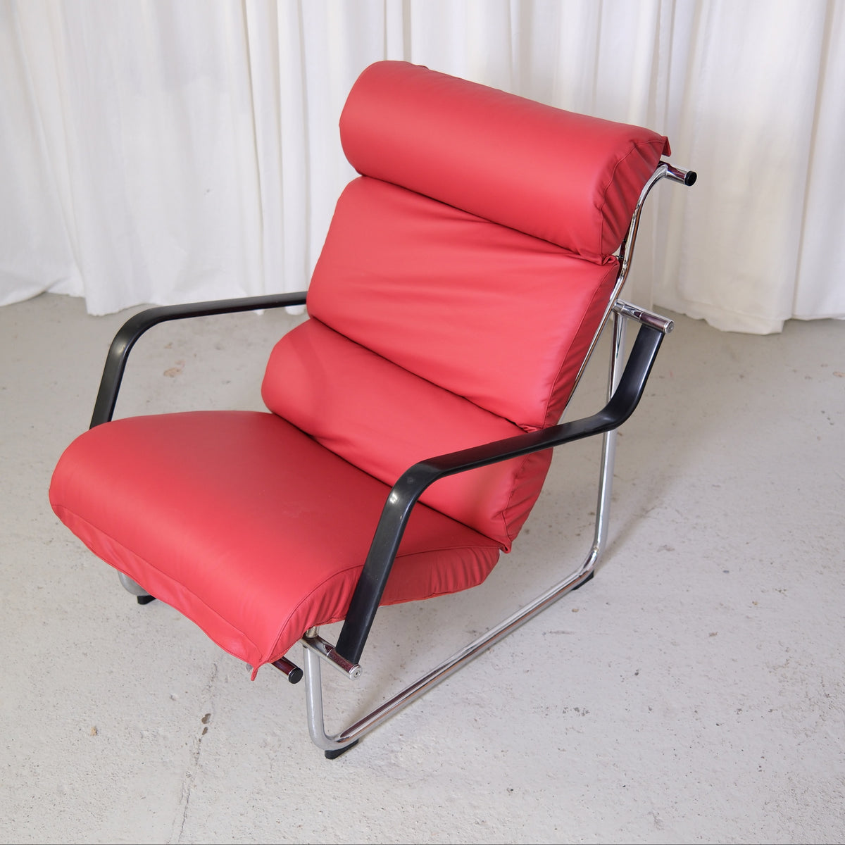 Yrjö Kukkapuro Remmi Lounge Chair in Red Leather