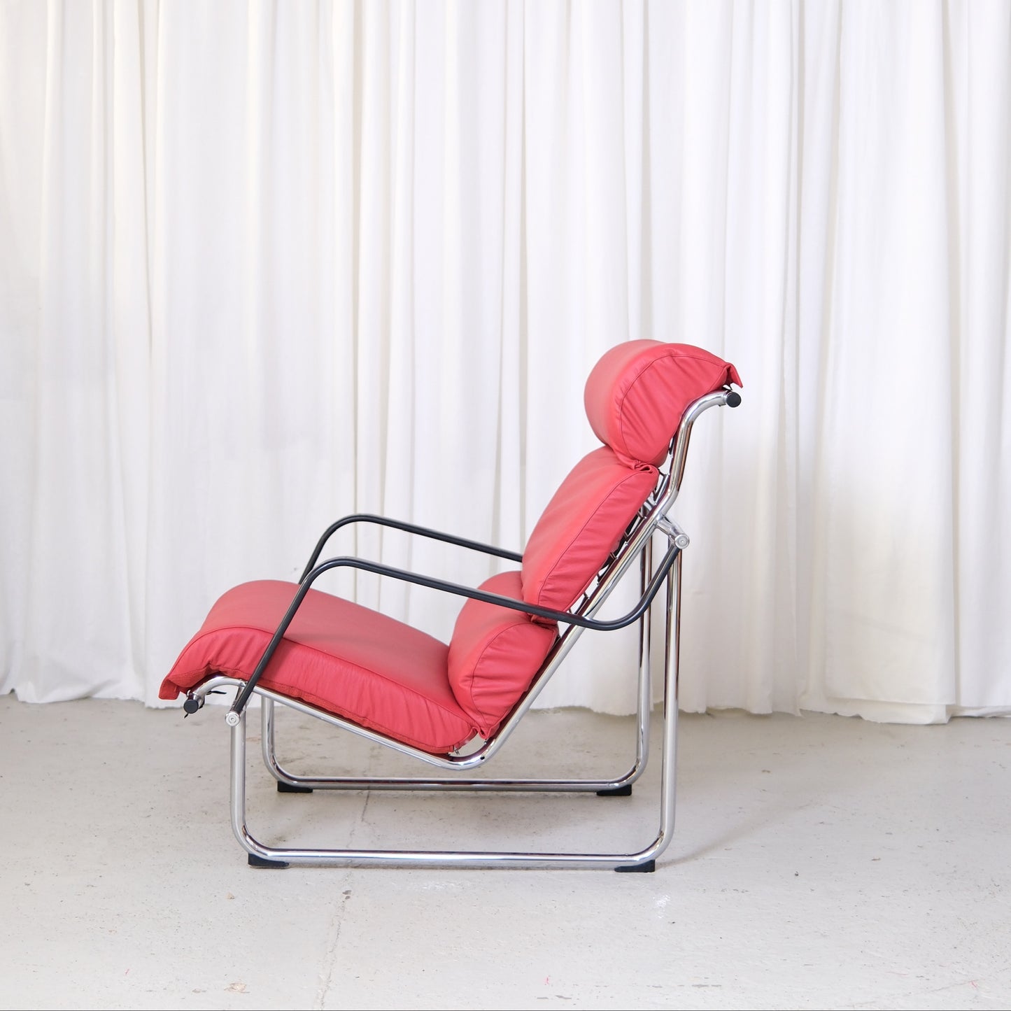 Yrjö Kukkapuro Remmi Lounge Chair in Red Leather
