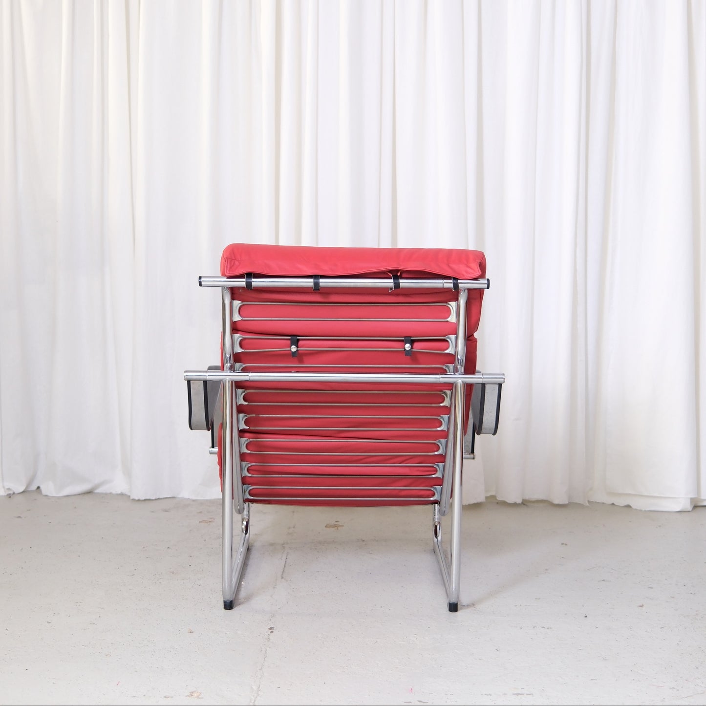 Yrjö Kukkapuro Remmi Lounge Chair in Red Leather
