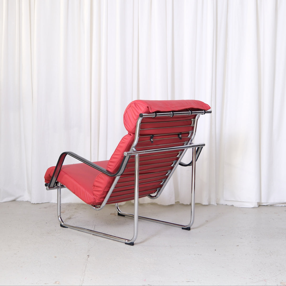 Yrjö Kukkapuro Remmi Lounge Chair in Red Leather