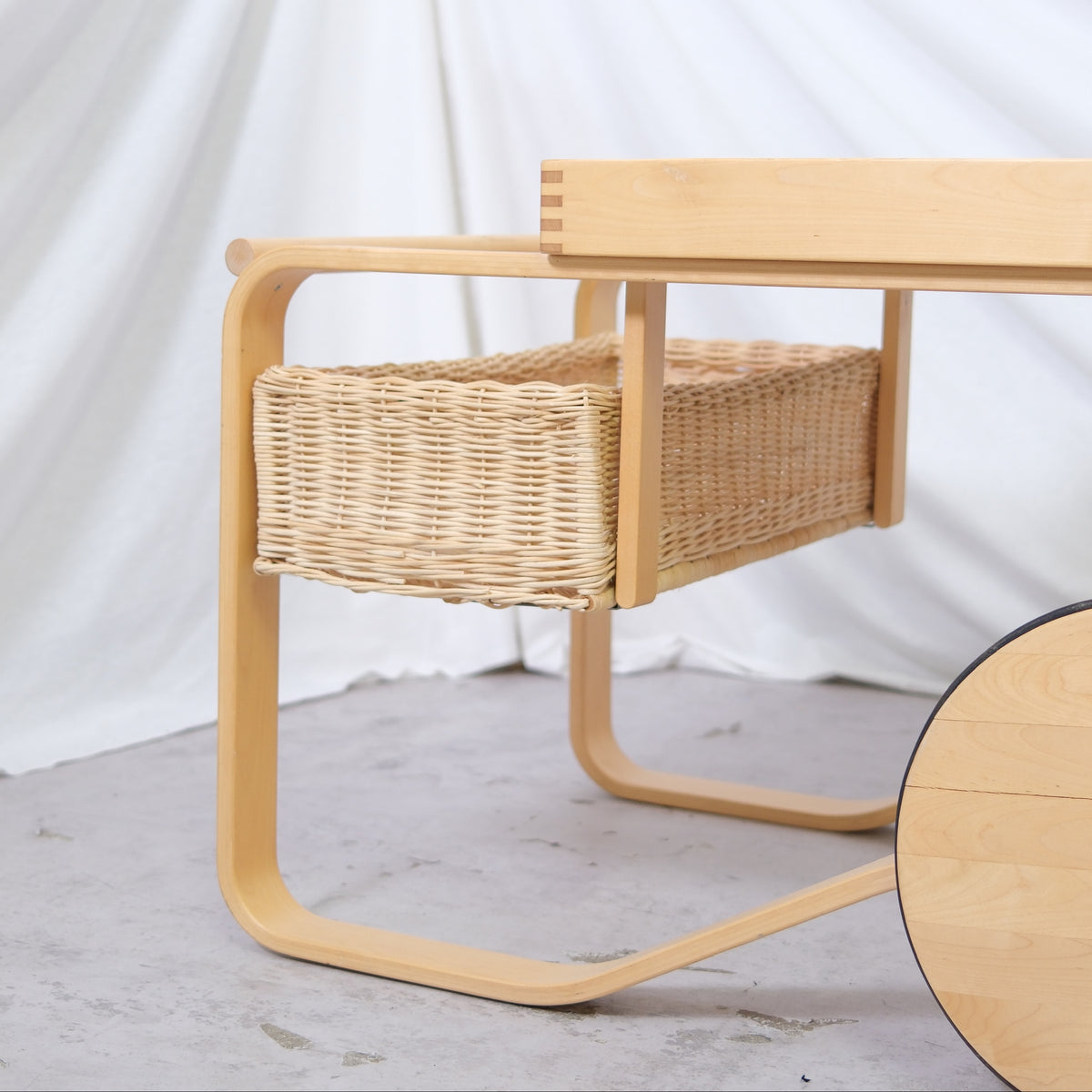 Artek 900 -teetarjoiluvaunu, erikoisversio, siniset laatat, 2006