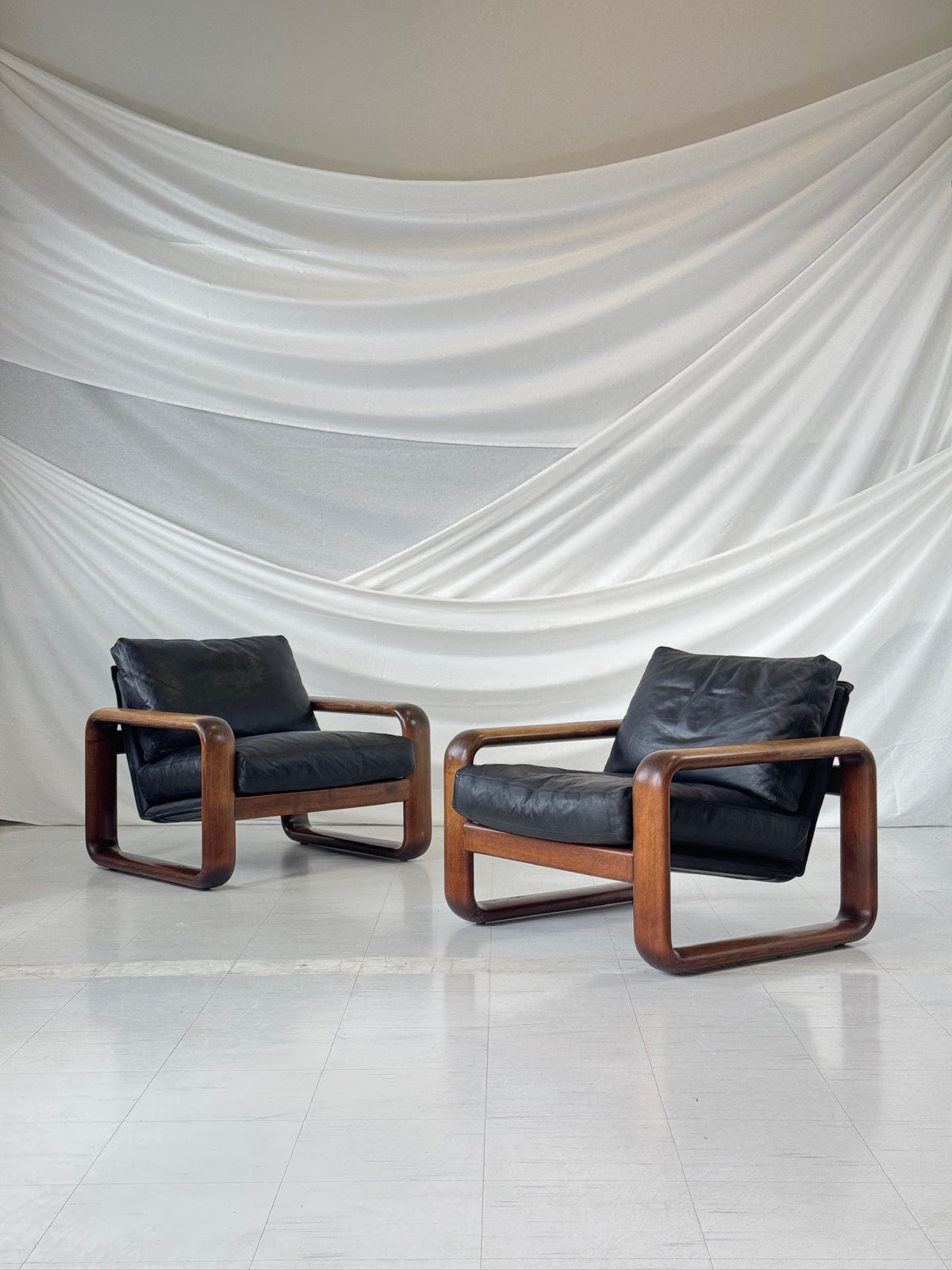 Rosenthal Hombre -nahkanojatuolit, 2 kpl – Burkhard Voghterr