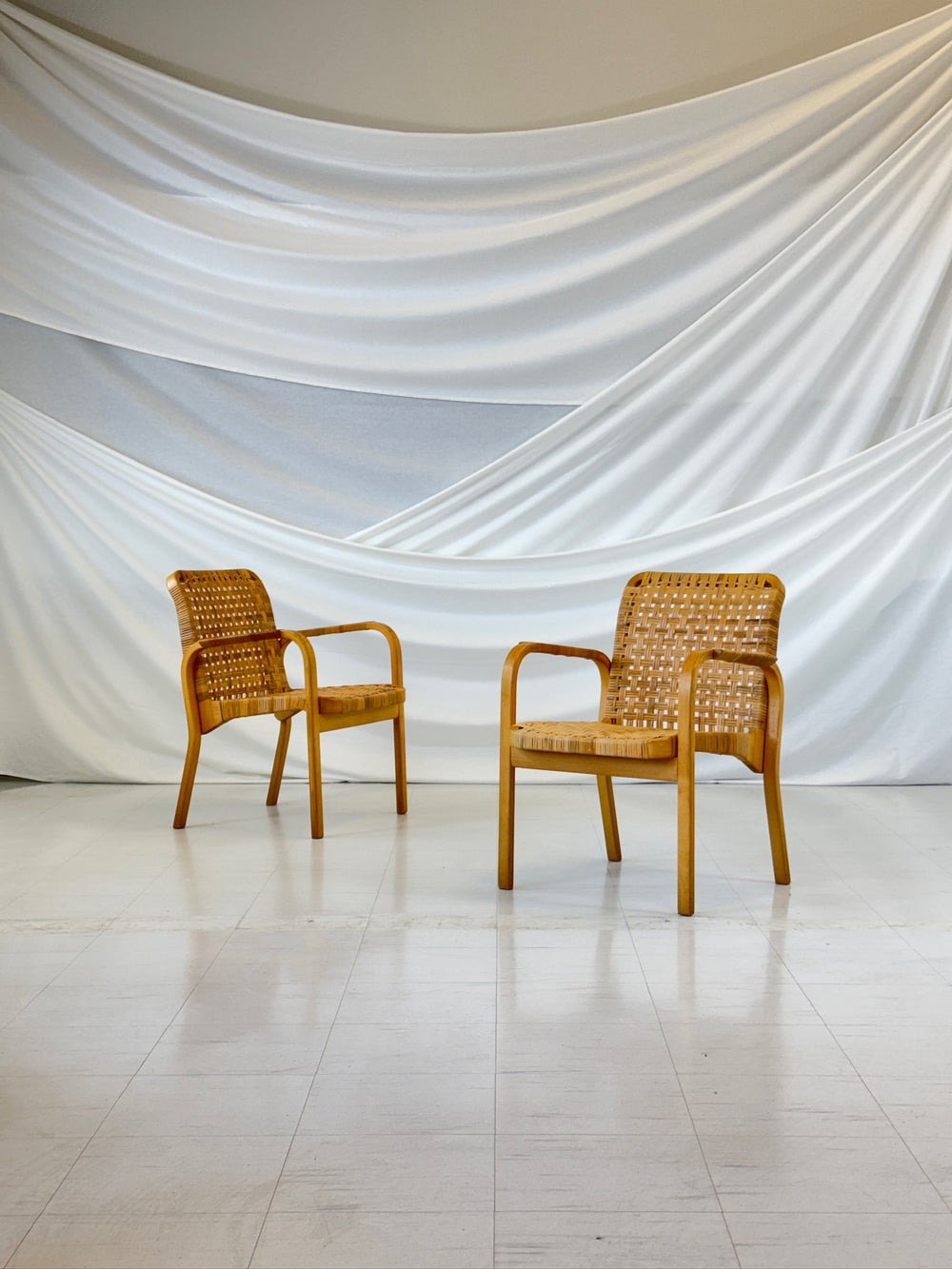 Alvar Aalto 45 -rottinkituoli, valmistaja Artek
