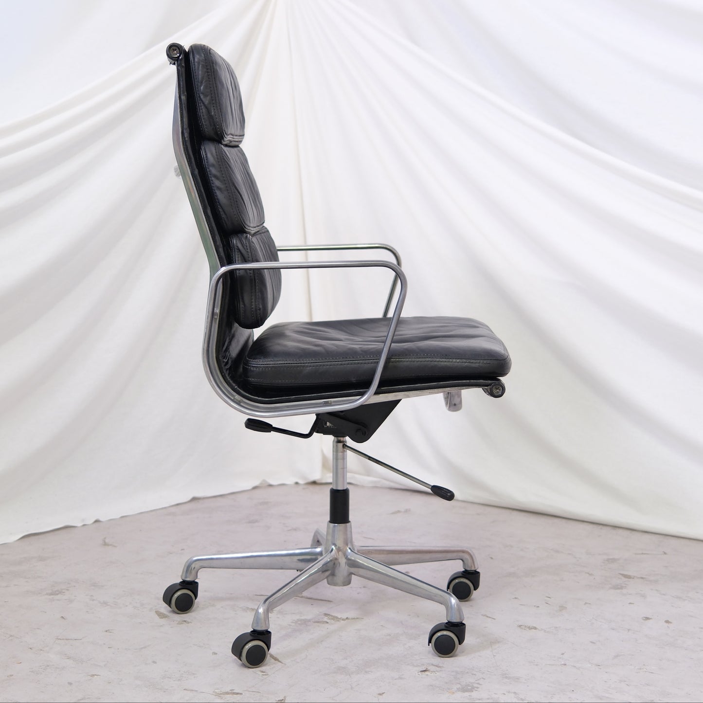 Charles & Ray Eames EA 219 -työtuoli, Vitra / Herman Miller