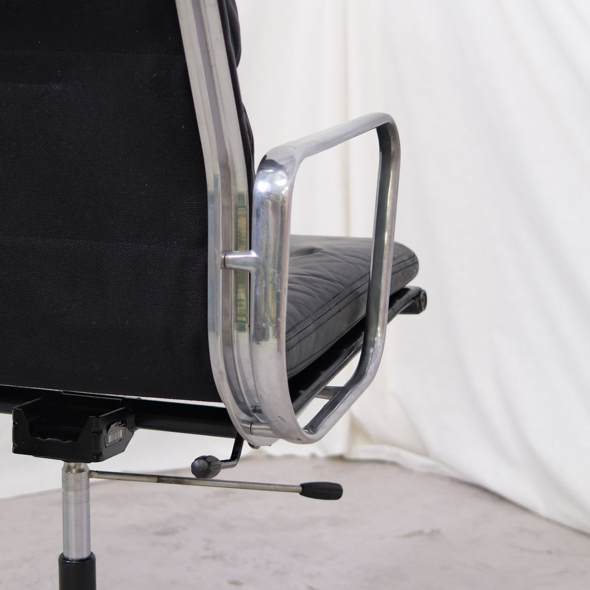 Charles & Ray Eames EA 219 -työtuoli, Vitra / Herman Miller