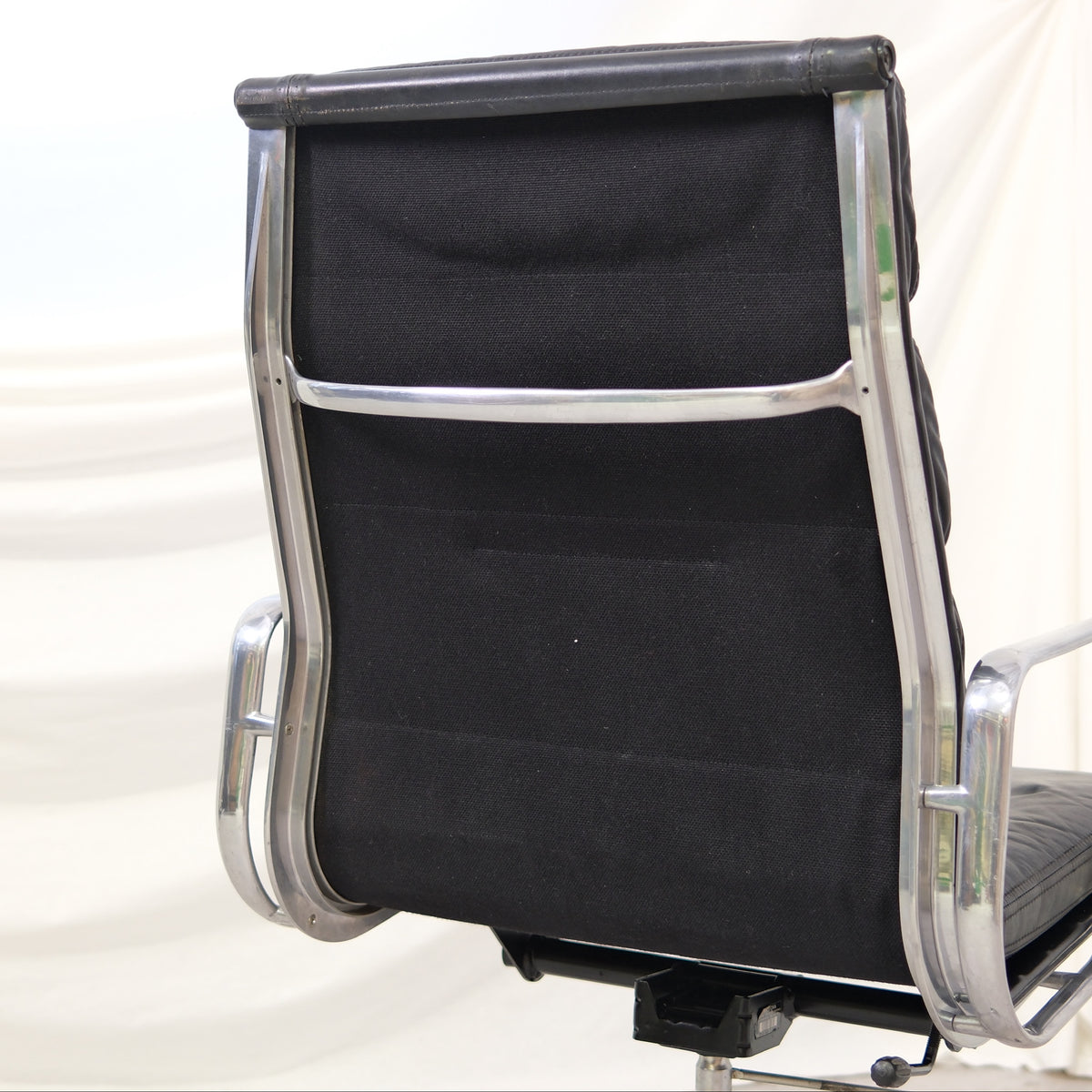 Charles & Ray Eames EA 219 -työtuoli, Vitra / Herman Miller