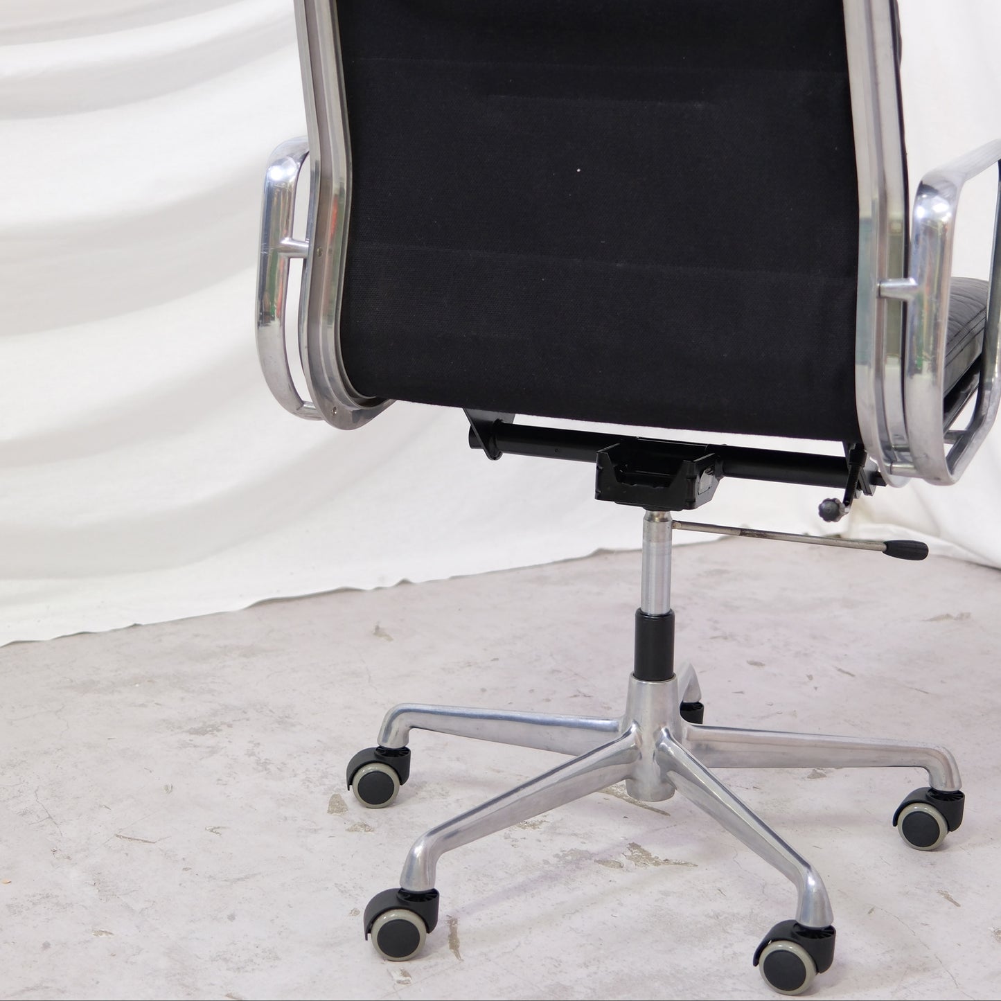 Charles & Ray Eames EA 219 -työtuoli, Vitra / Herman Miller