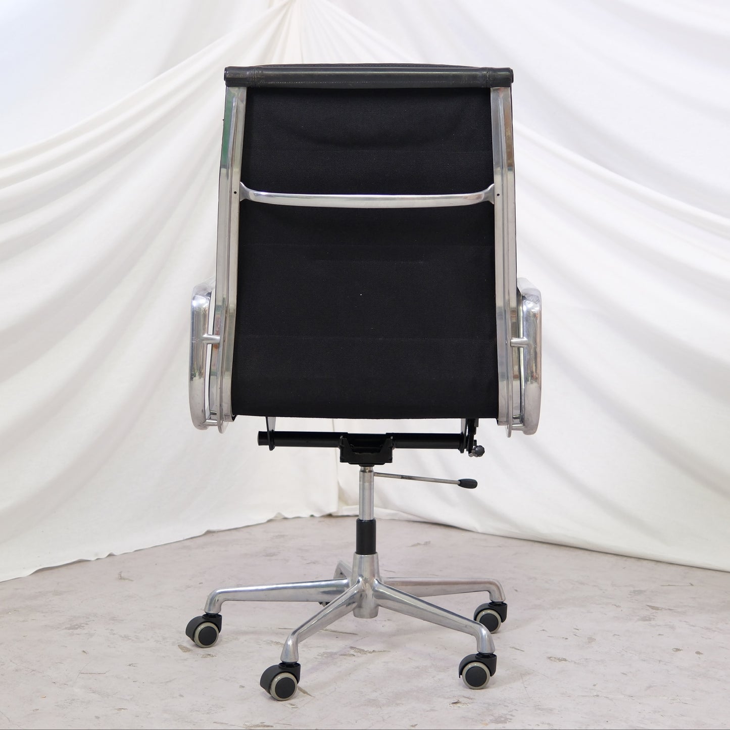 Charles & Ray Eames EA 219 -työtuoli, Vitra / Herman Miller