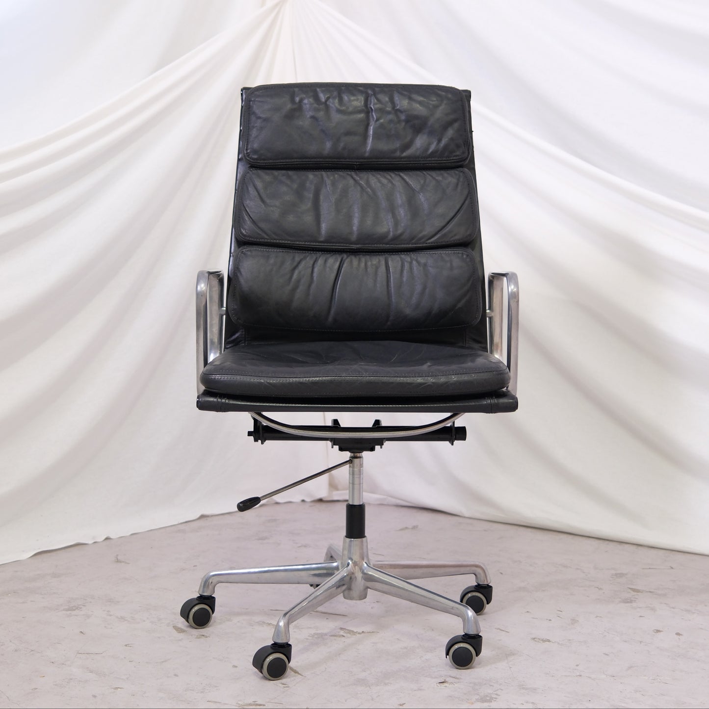 Charles & Ray Eames EA 219 -työtuoli, Vitra / Herman Miller