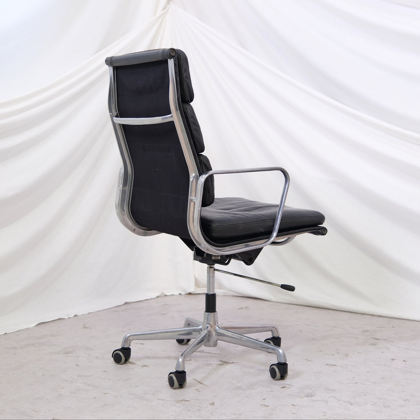 Charles & Ray Eames EA 219 -työtuoli, Vitra / Herman Miller