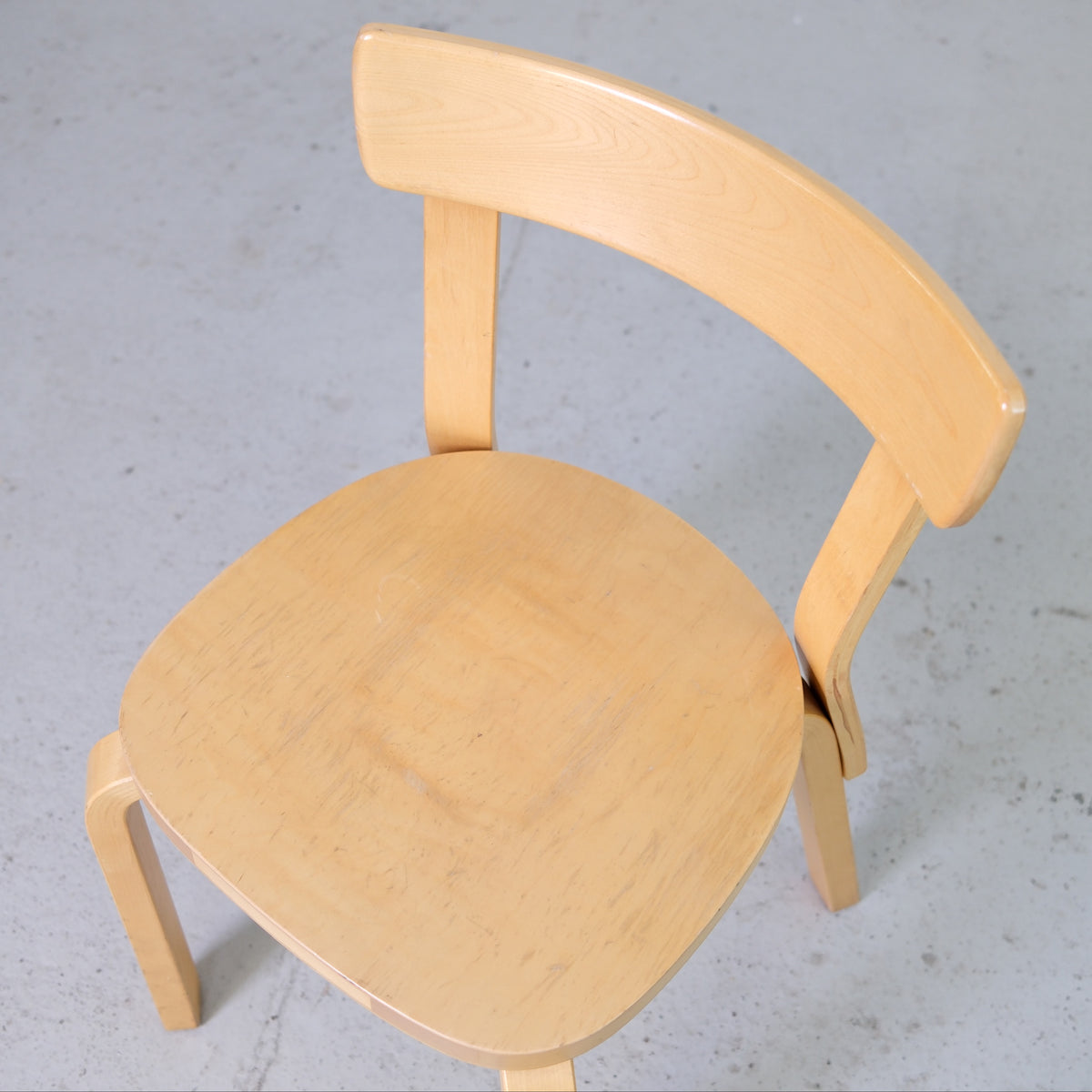 Artek tuoli 69, koivu – Alvar Aalto