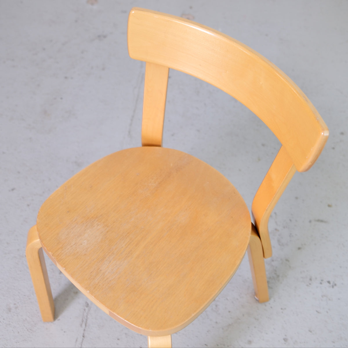 Artek tuoli 69, koivu – Alvar Aalto