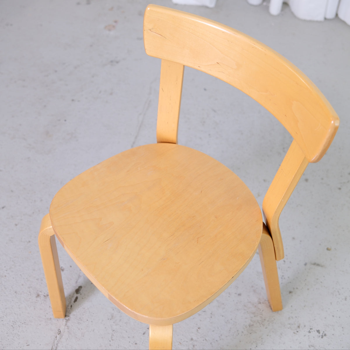 Artek tuoli 69, koivu – Alvar Aalto