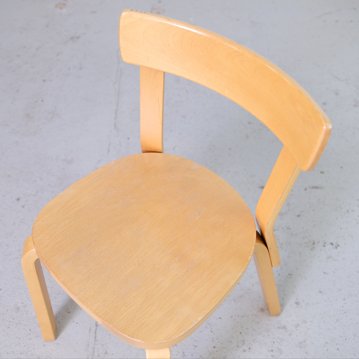 Artek tuoli 69, koivu – Alvar Aalto