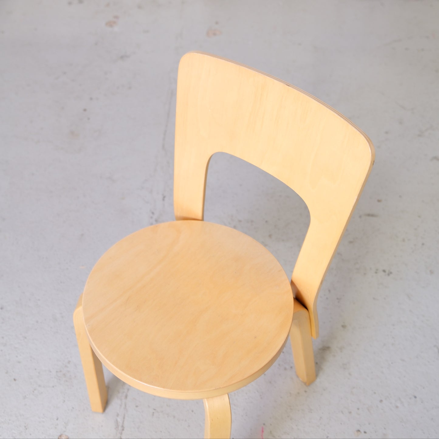 Alvar Aalto 66 -koivutuoli, valmistaja Artek