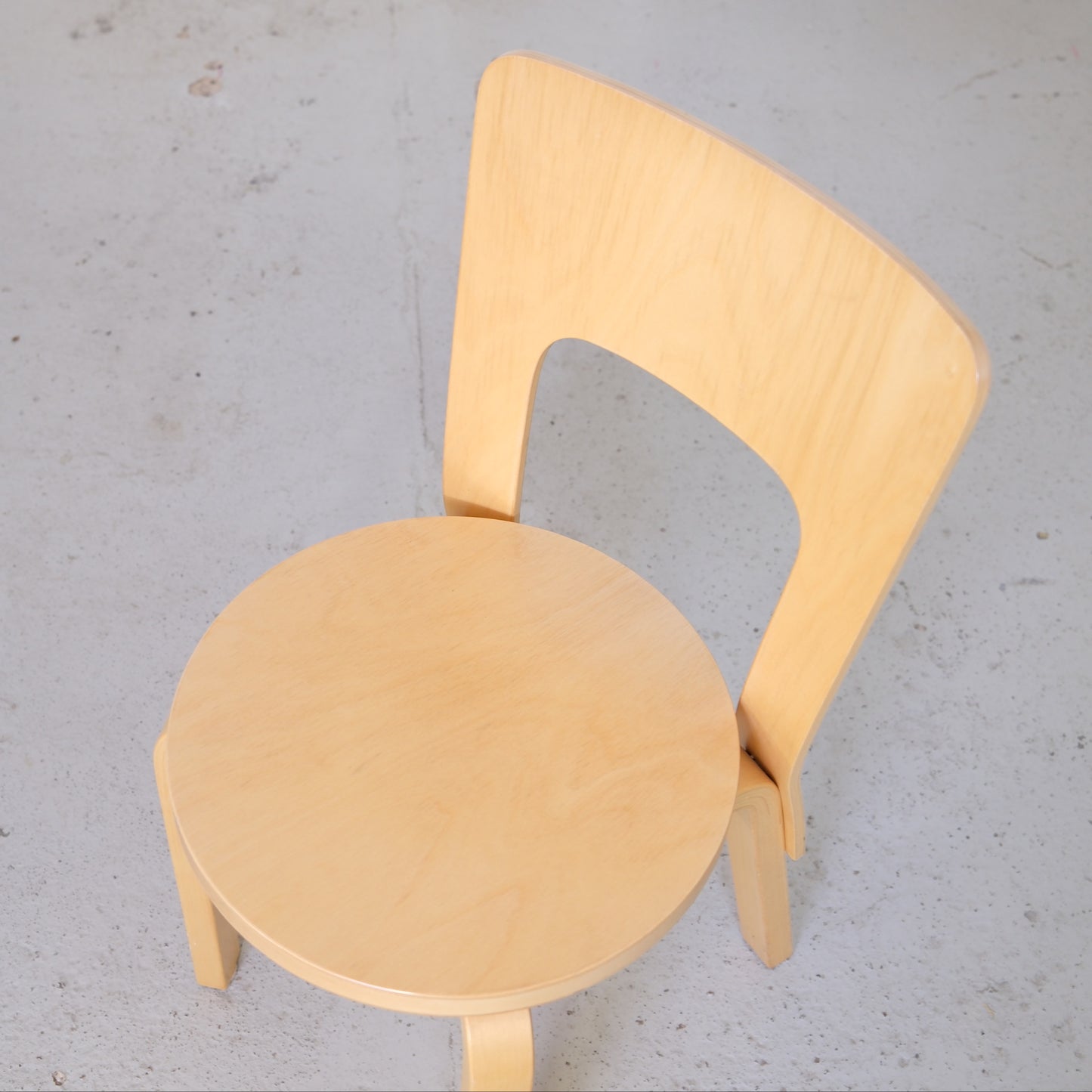 Alvar Aalto 66 -koivutuoli, valmistaja Artek