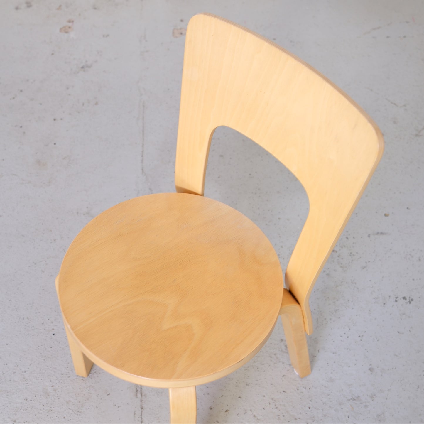 Alvar Aalto 66 -koivutuoli, valmistaja Artek