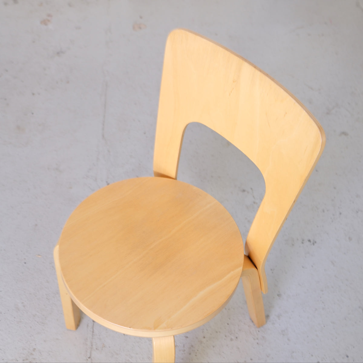 Alvar Aalto 66 -koivutuoli, valmistaja Artek