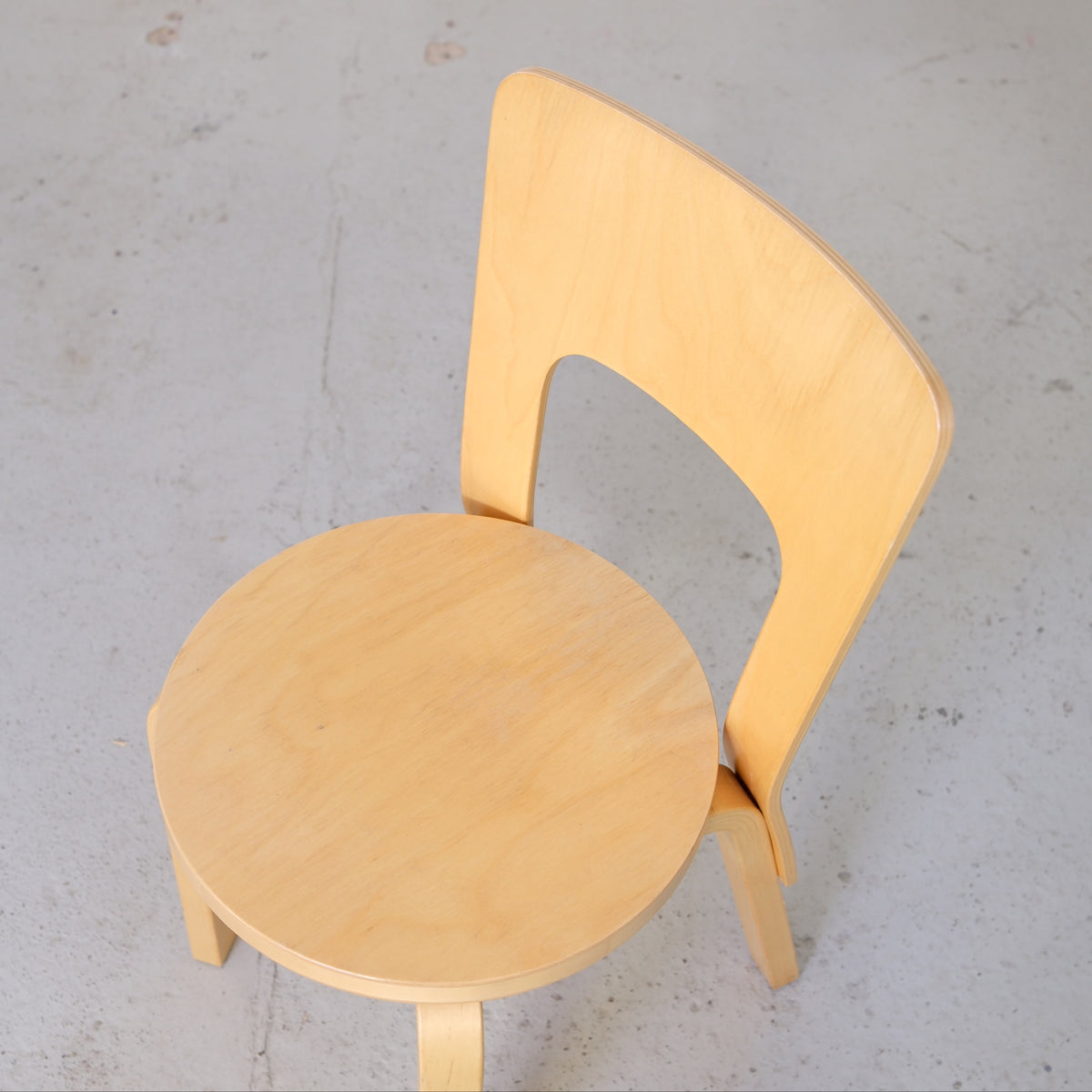 Alvar Aalto 66 -koivutuoli, valmistaja Artek
