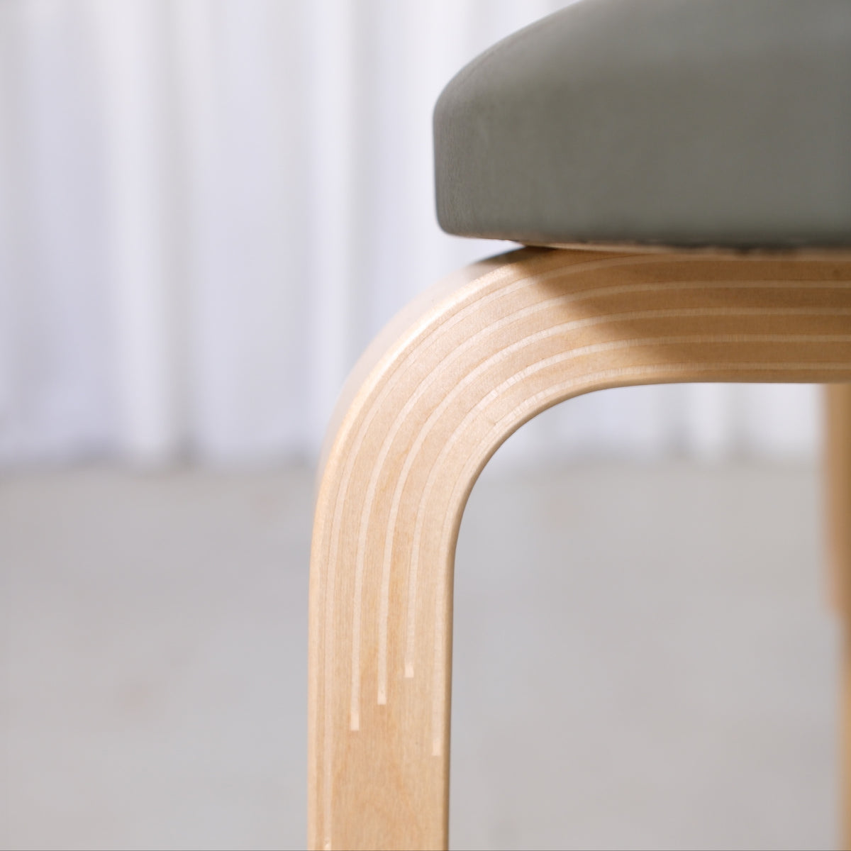Alvar Aalto 66 -tuoli, valmistaja Artek, 2026