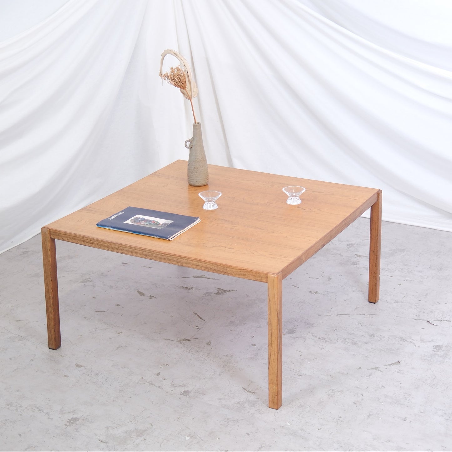 Vintage-palisanterinen sohvapöytä, 90 × 90 cm