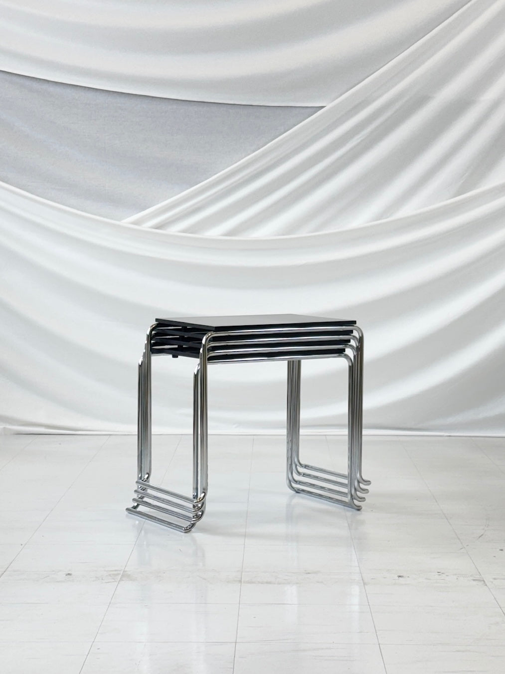 Artek Paimio 806 side table by Alvar Aalto