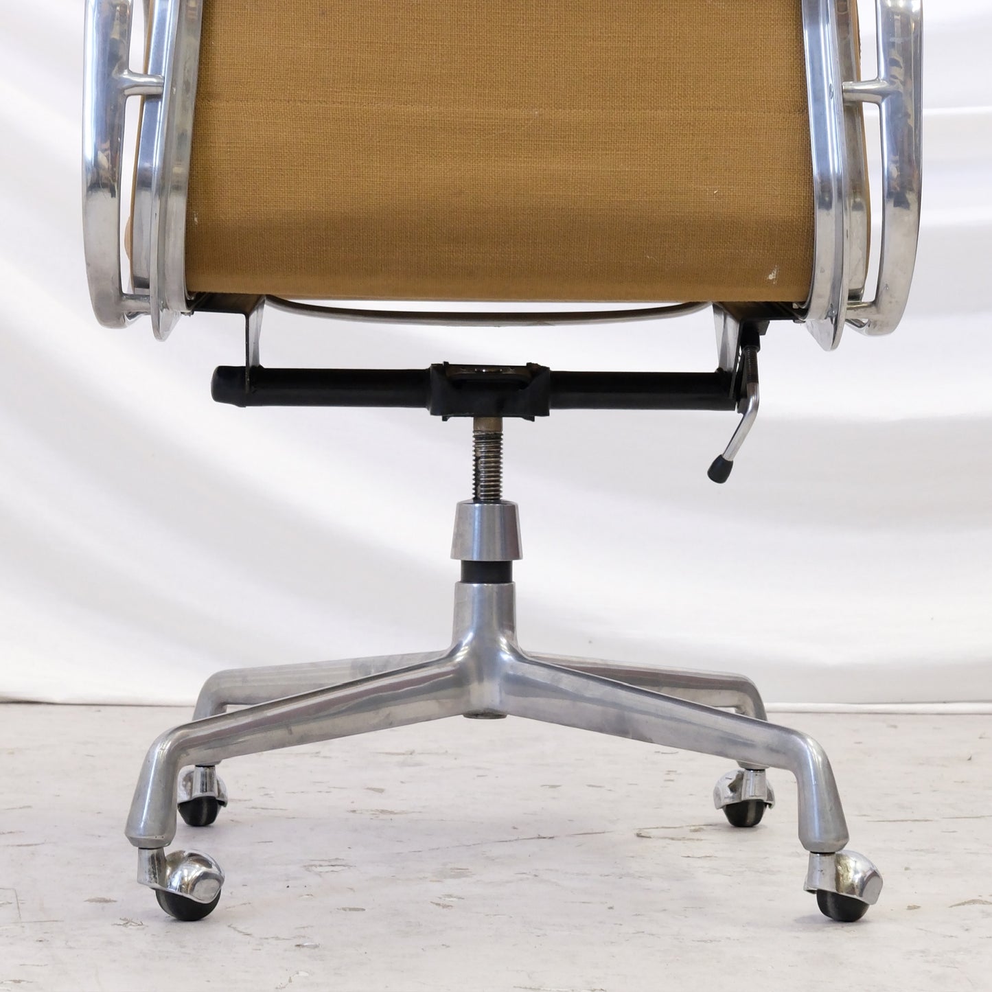Charles & Ray Eames Soft Pad Chair in Beige Leather