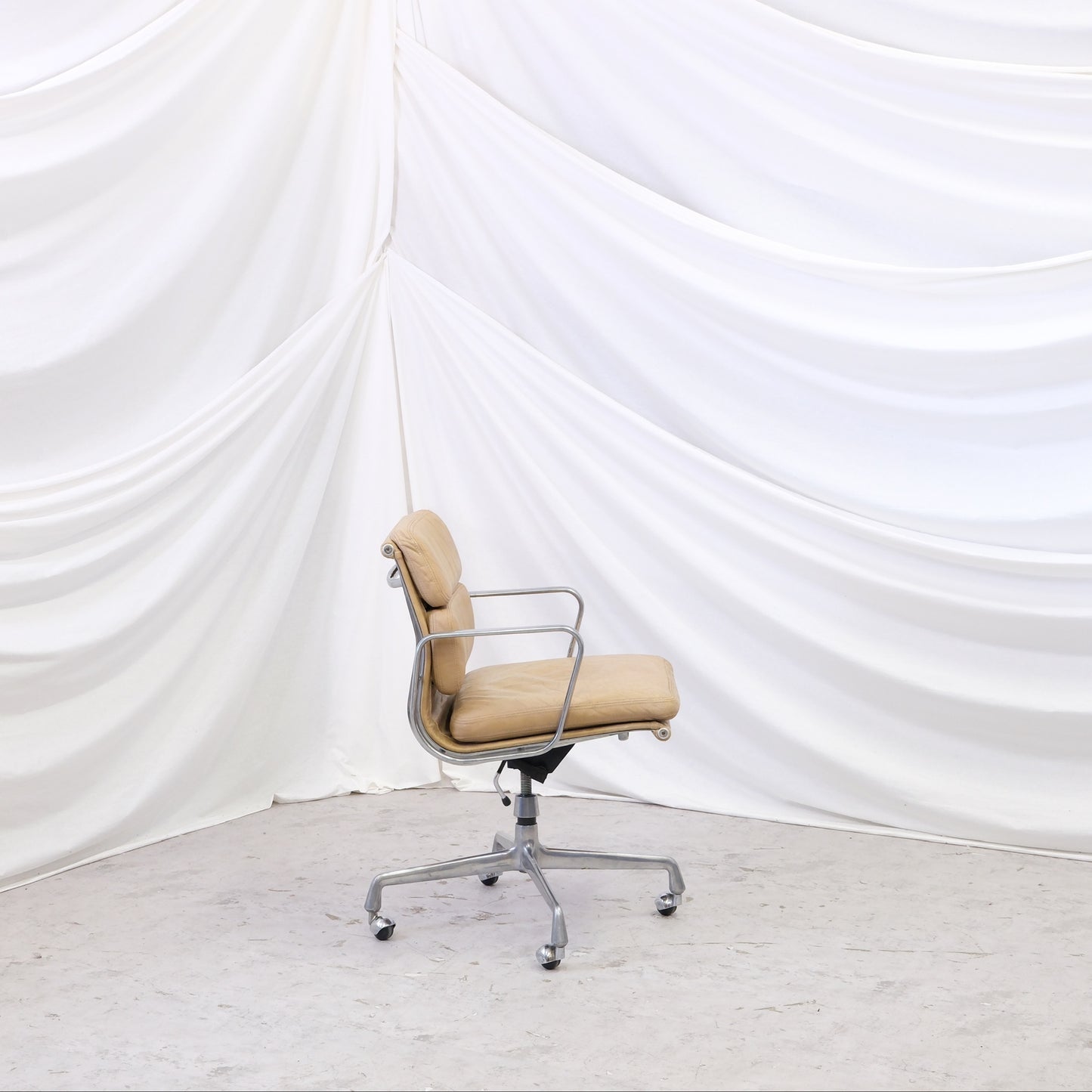 Charles & Ray Eames Soft Pad Chair in Beige Leather