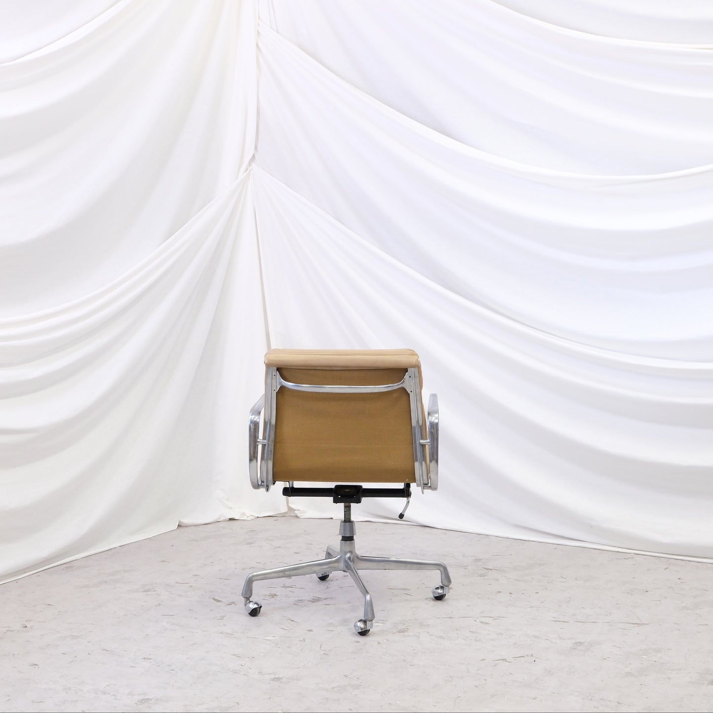 Charles & Ray Eames Soft Pad Chair in Beige Leather