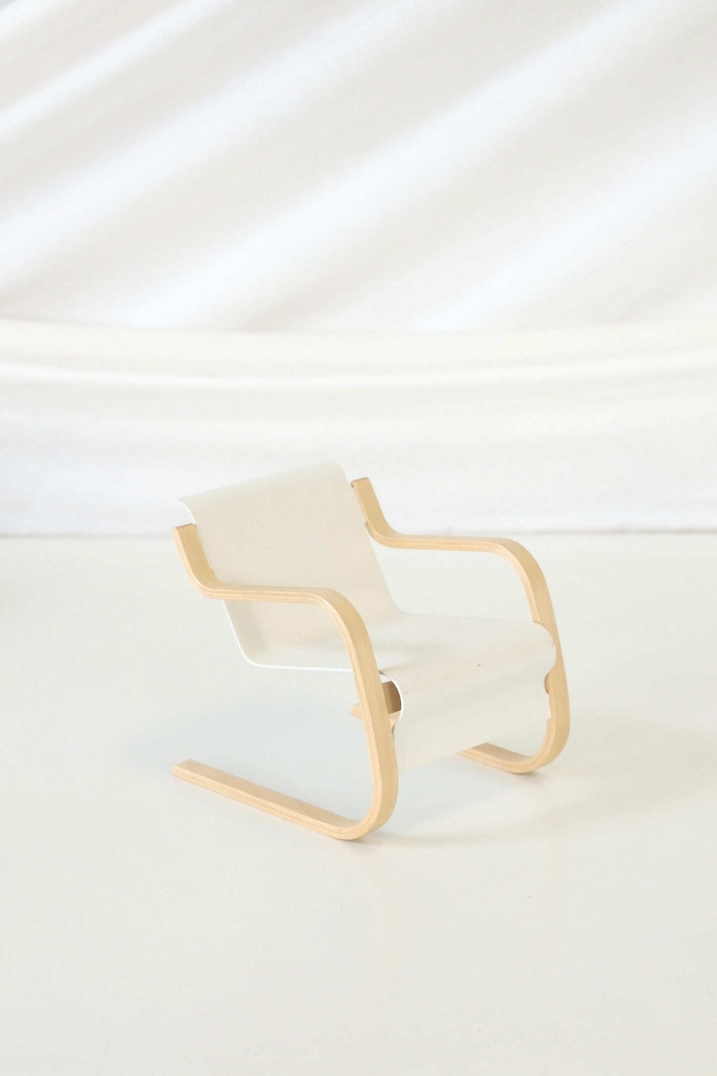 Artek – Alvar Aalto 100-vuotisjuhlaminiatyyri, Paimio-tuoli, valkoinen (1:5)