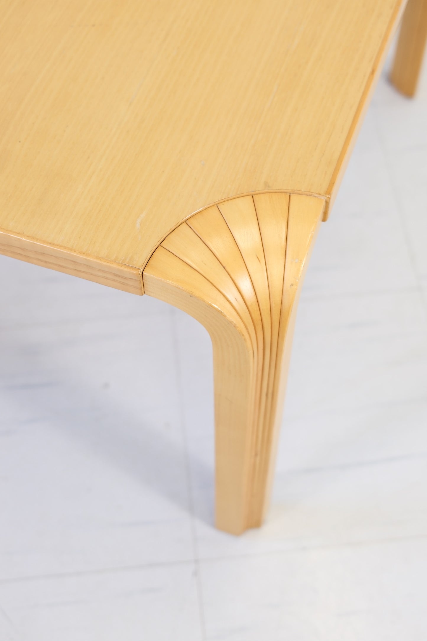 Artek X800C Fan Table