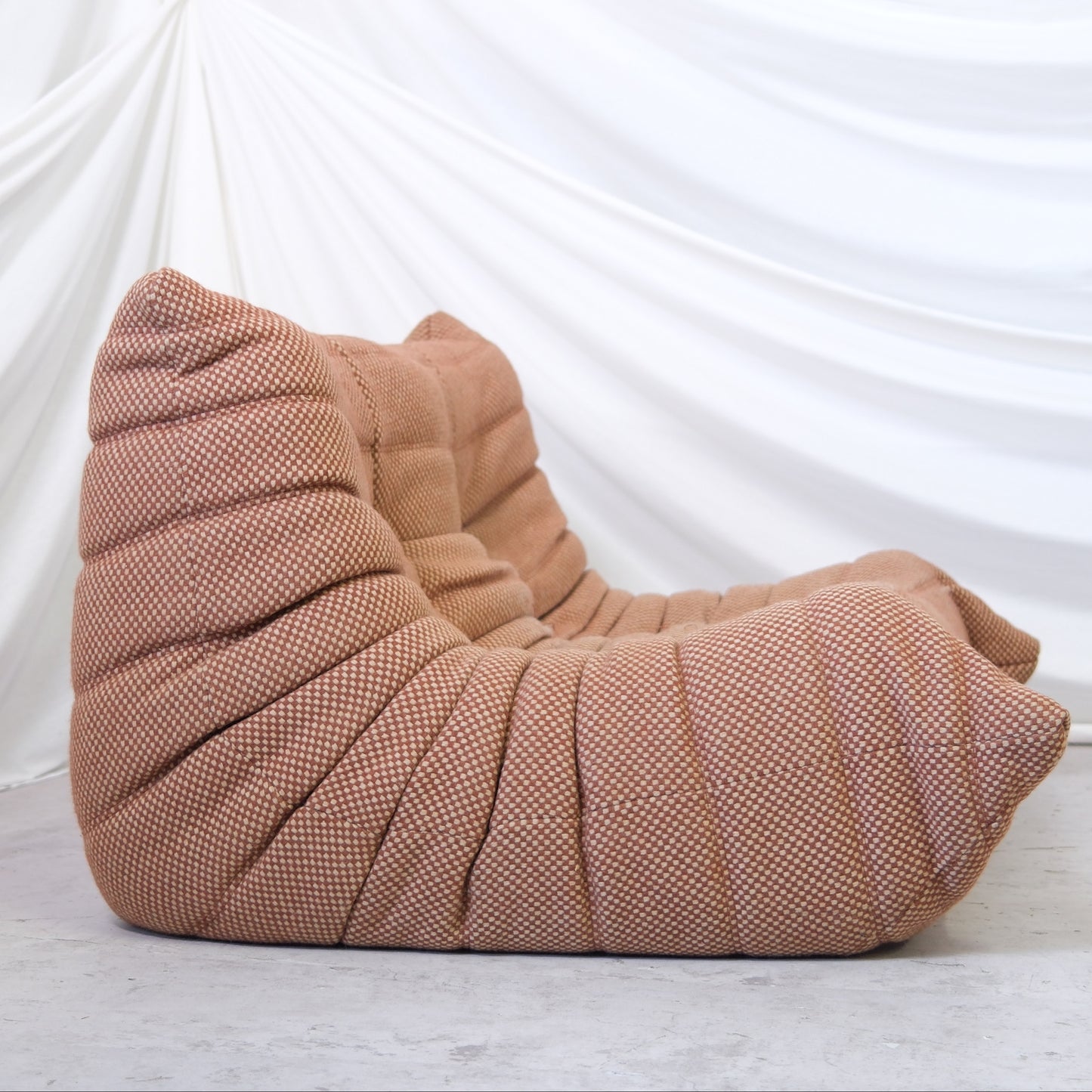 Ligne Roset Togo -kokonaisuus, ruskea villakangas – Michel Ducaroy