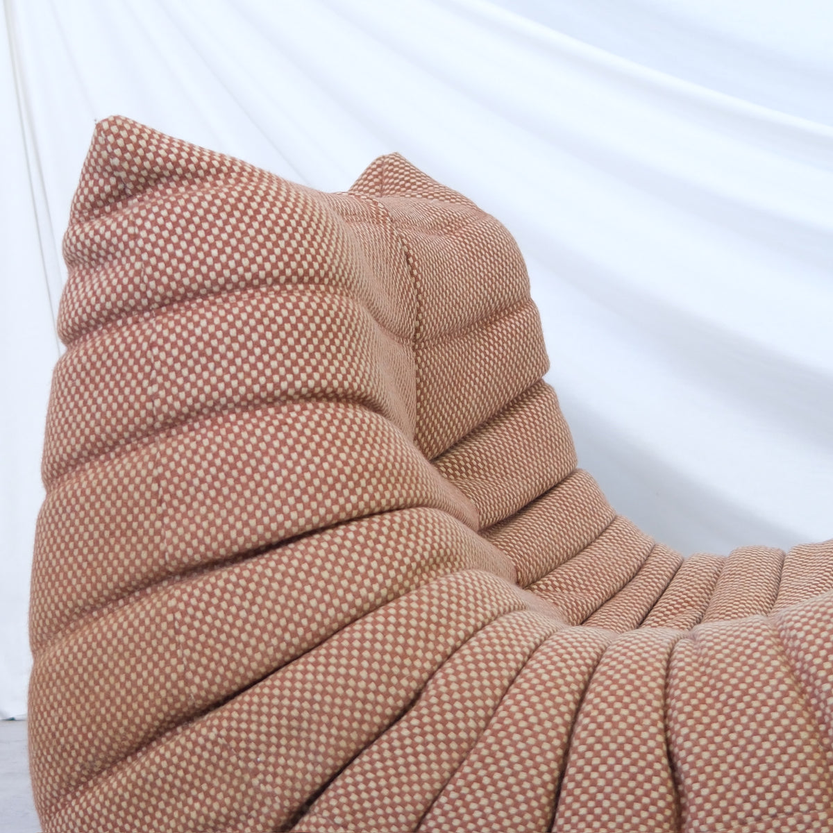 Ligne Roset Togo -kokonaisuus, ruskea villakangas – Michel Ducaroy