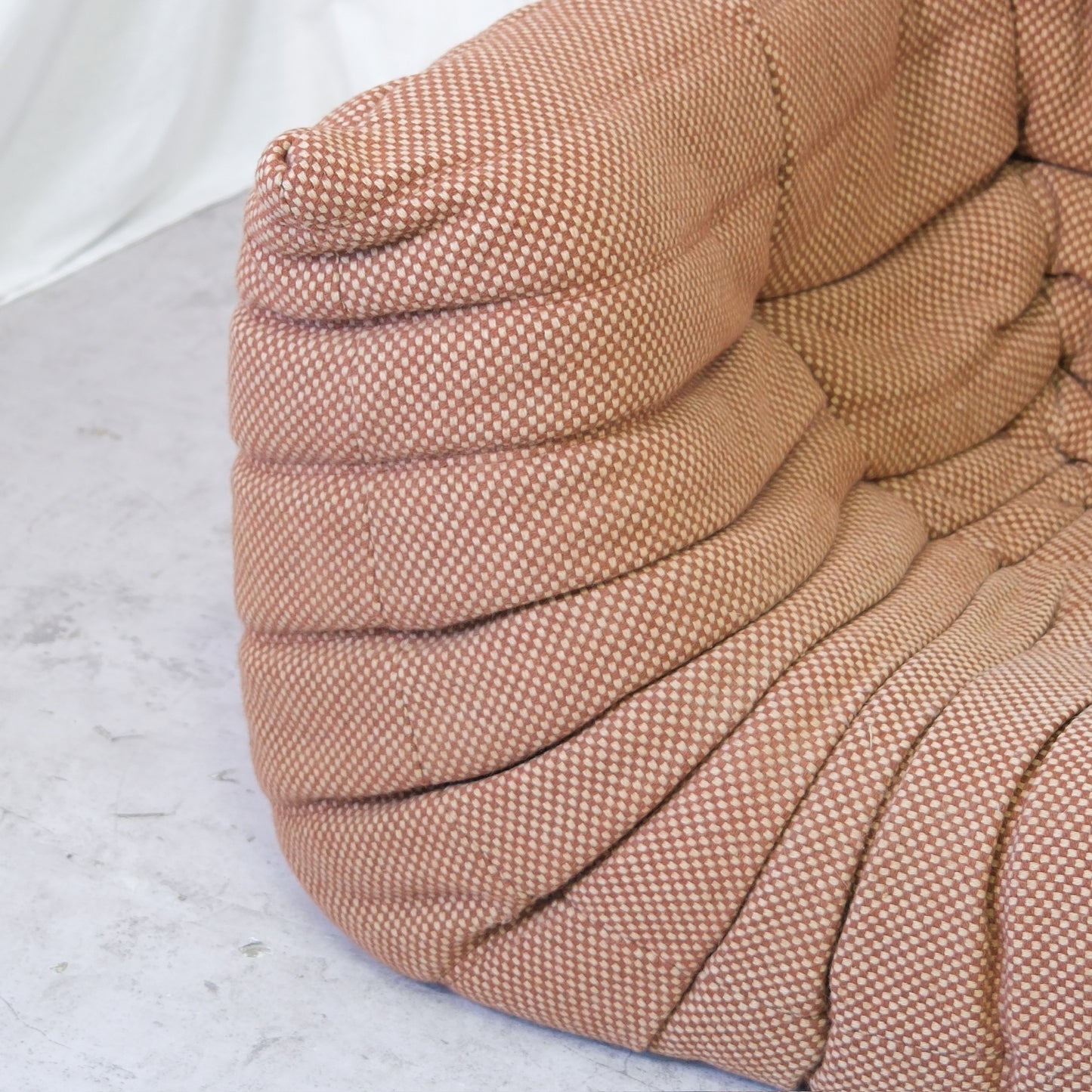 Ligne Roset Togo -kokonaisuus, ruskea villakangas – Michel Ducaroy