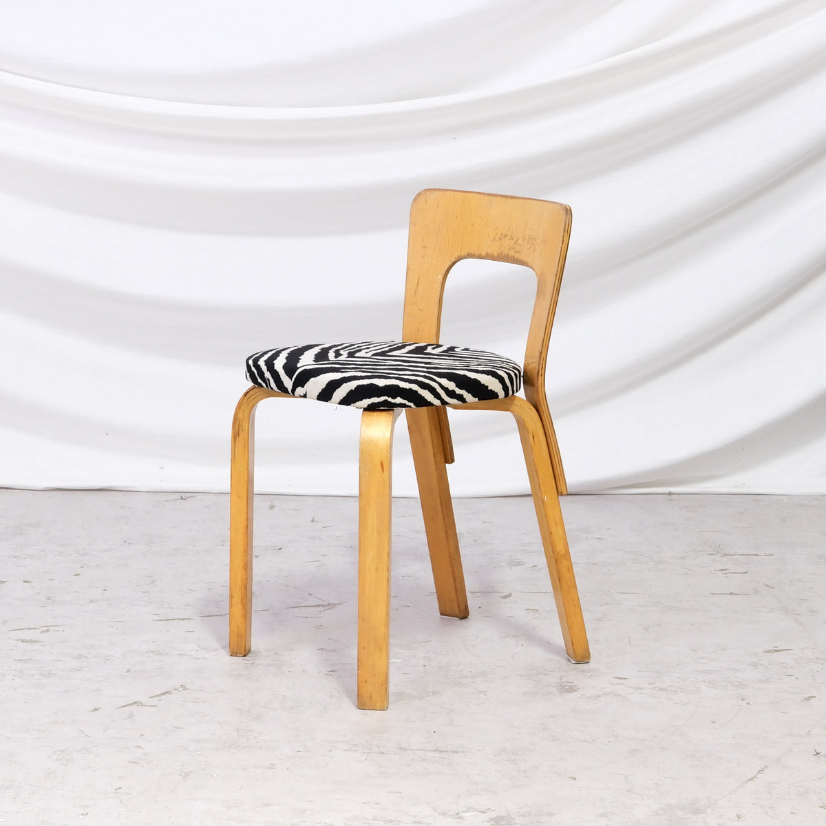 Artek A65 tuolit, Zebra-verhoilu, 1950-luku