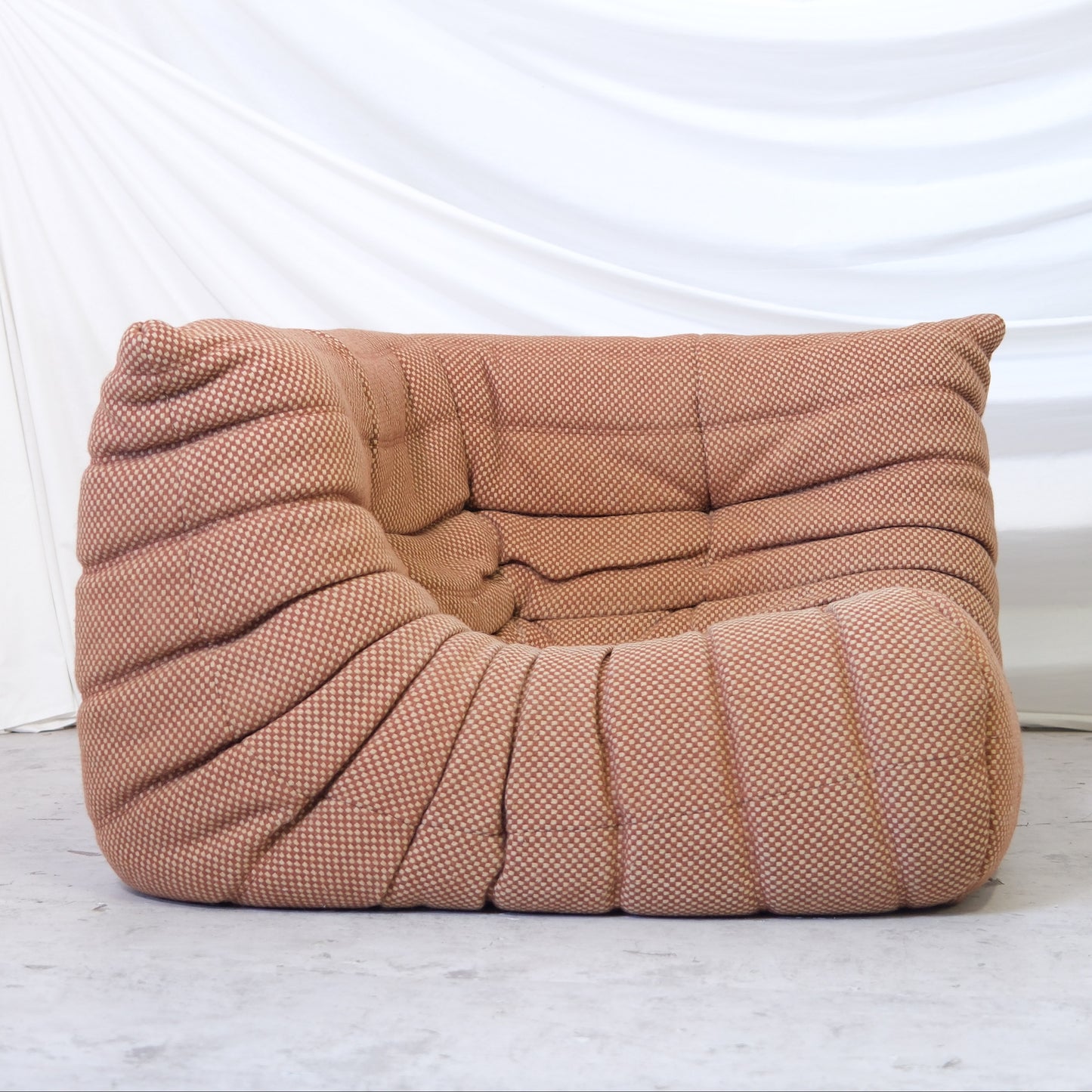 Ligne Roset Togo -kokonaisuus, ruskea villakangas – Michel Ducaroy
