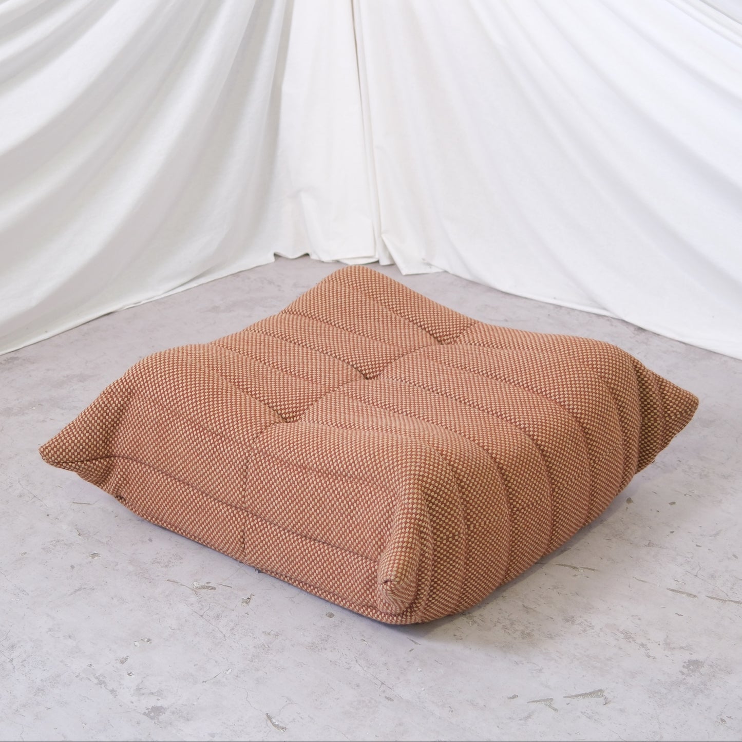Ligne Roset Togo -kokonaisuus, ruskea villakangas – Michel Ducaroy