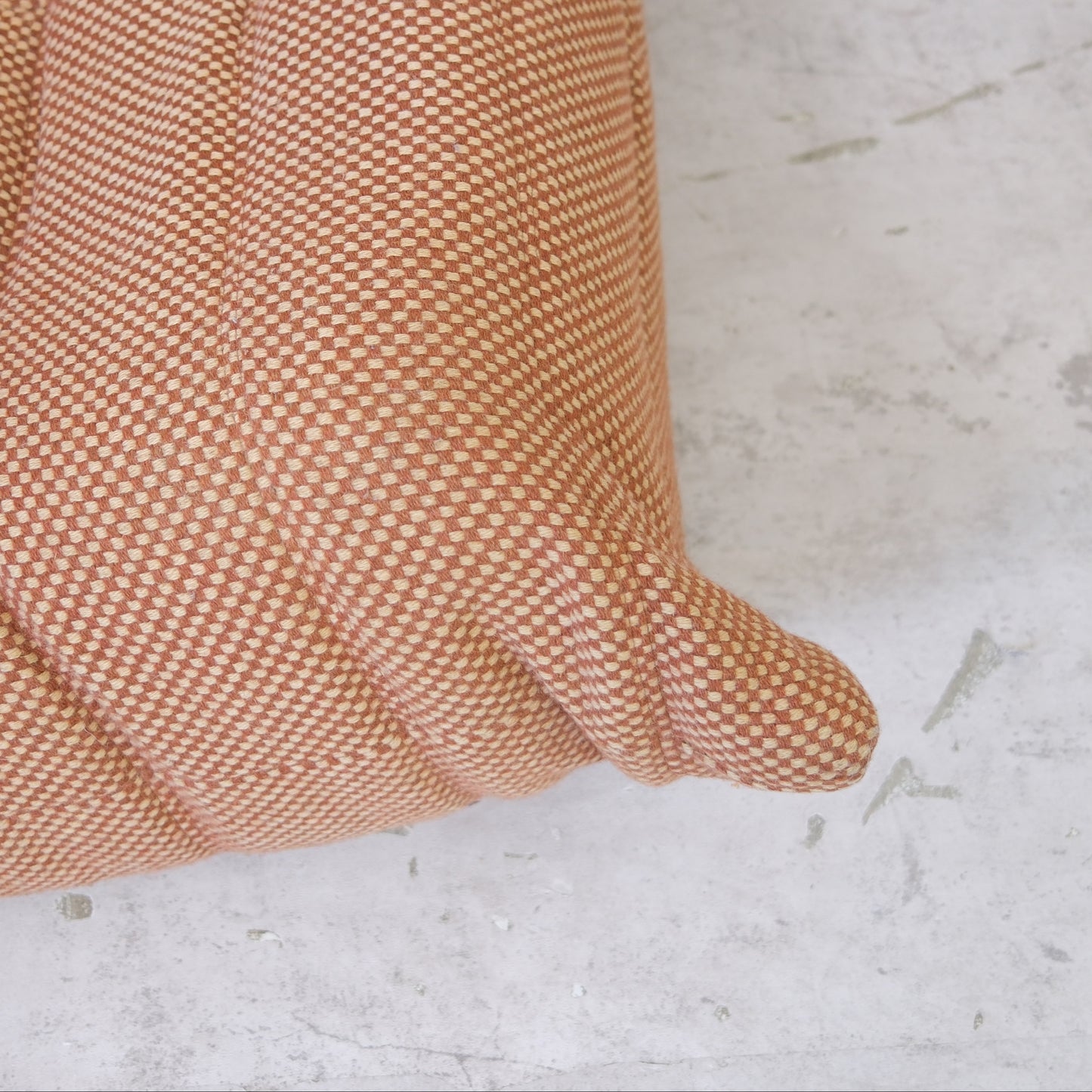 Ligne Roset Togo -kokonaisuus, ruskea villakangas – Michel Ducaroy