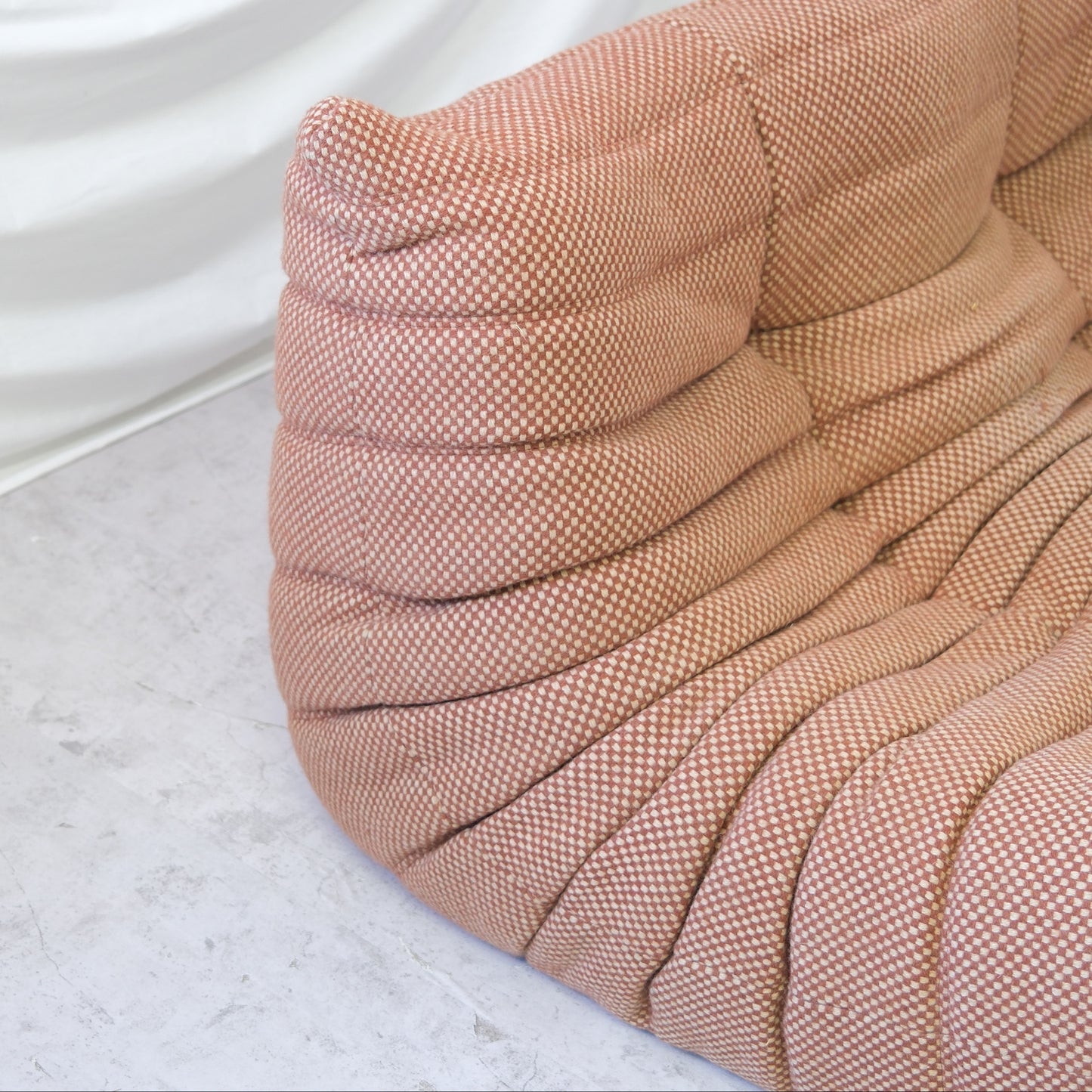 Ligne Roset Togo -kokonaisuus, ruskea villakangas – Michel Ducaroy