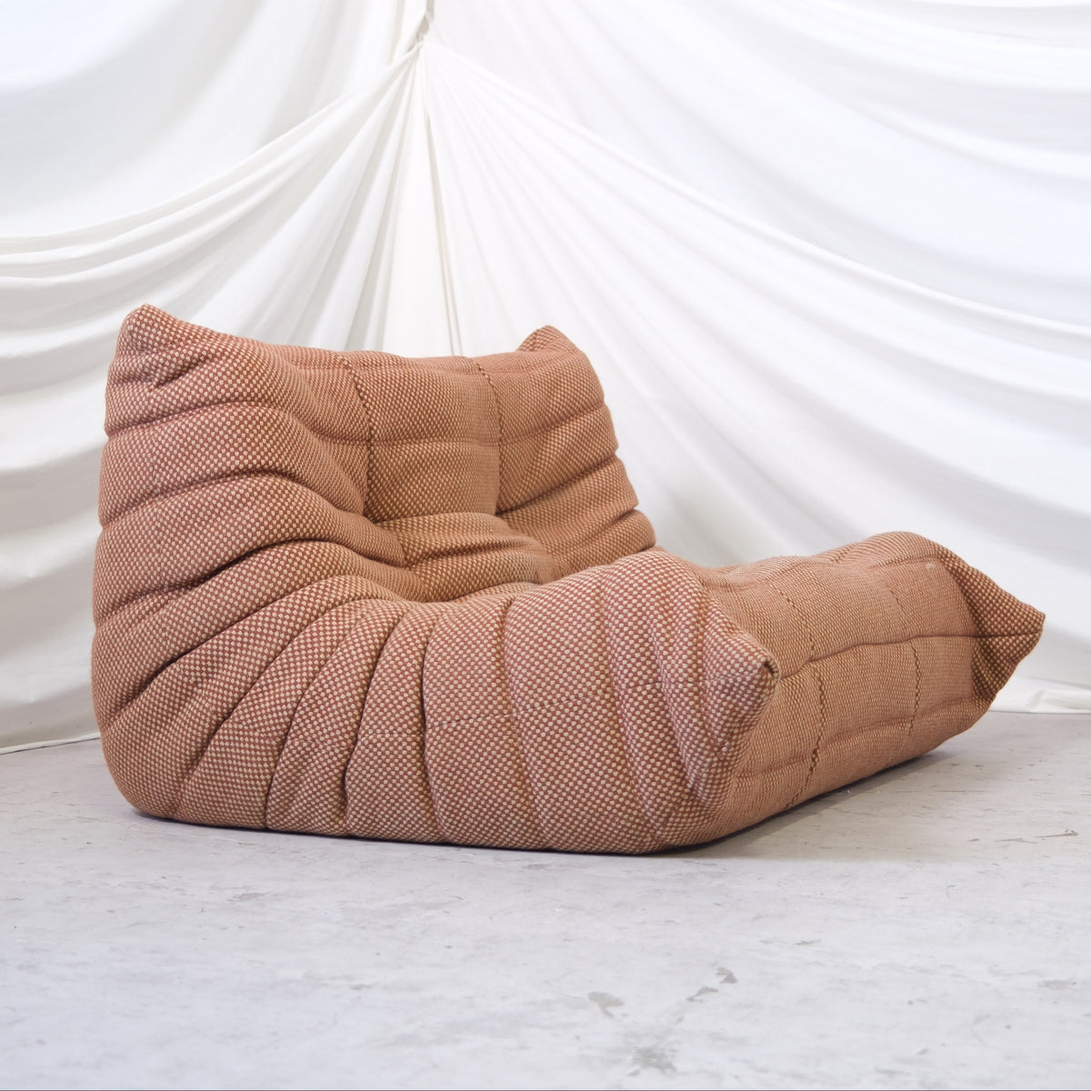 Ligne Roset Togo -kokonaisuus, ruskea villakangas – Michel Ducaroy