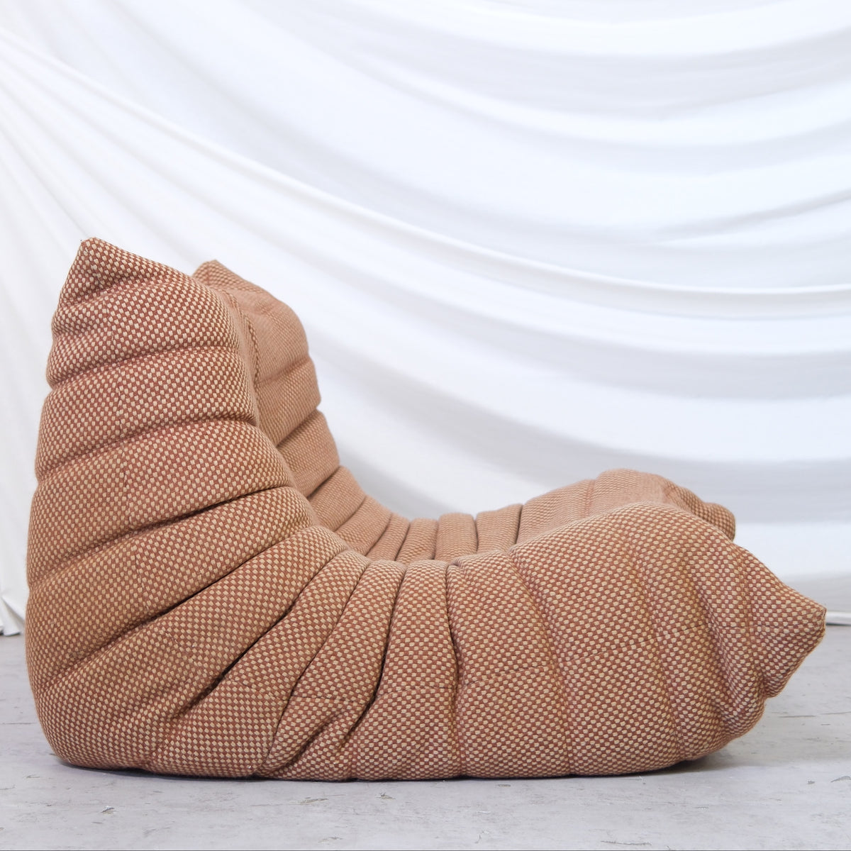 Ligne Roset Togo -kokonaisuus, ruskea villakangas – Michel Ducaroy