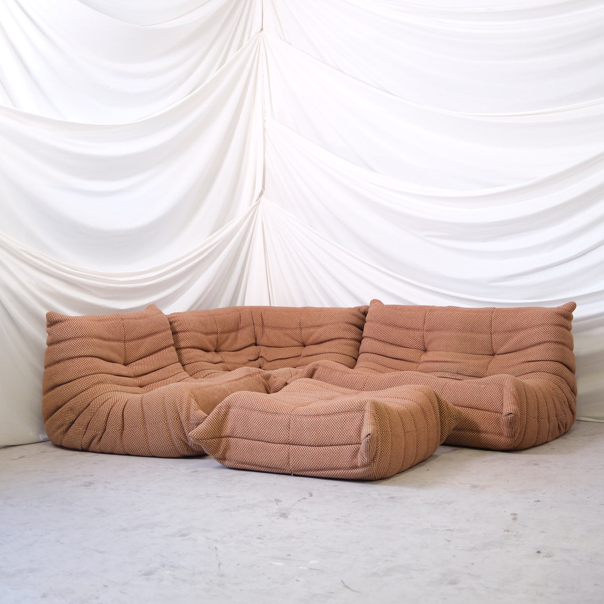 Ligne Roset Togo -kokonaisuus, ruskea villakangas – Michel Ducaroy