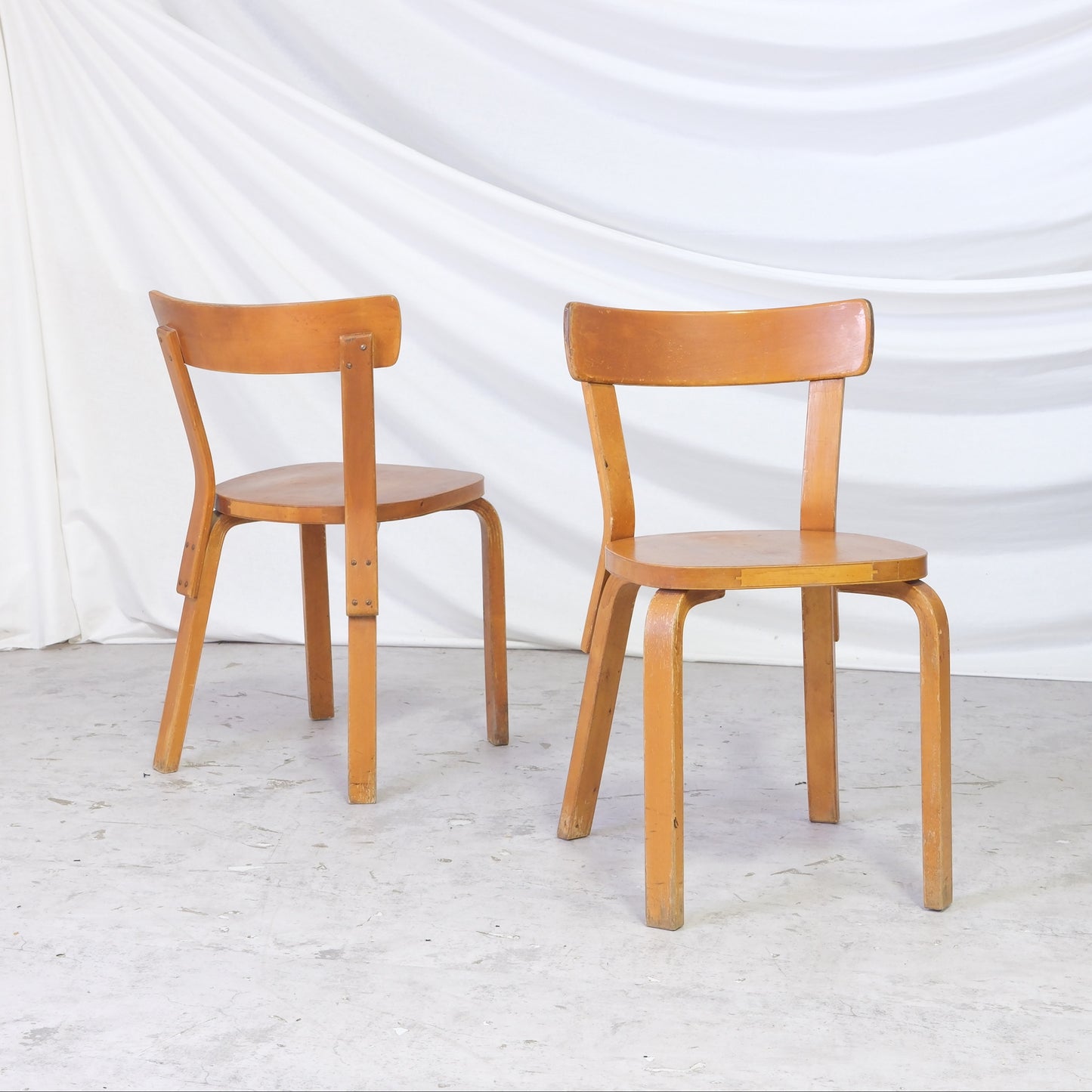 Vintage Alvar Aalto Chair 69 chairs for Artek from the 1950s in birch with finger joint seat construction and warm patina