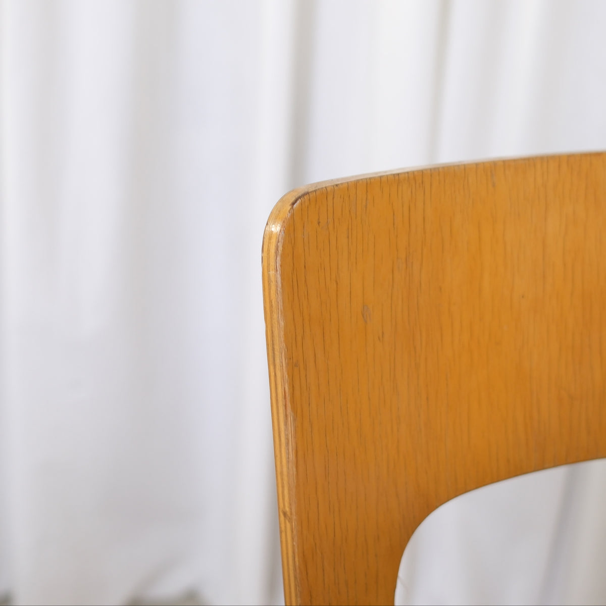 Alvar Aalto 66 -tuoli, valmistaja Artek, Zebra-verhoilu