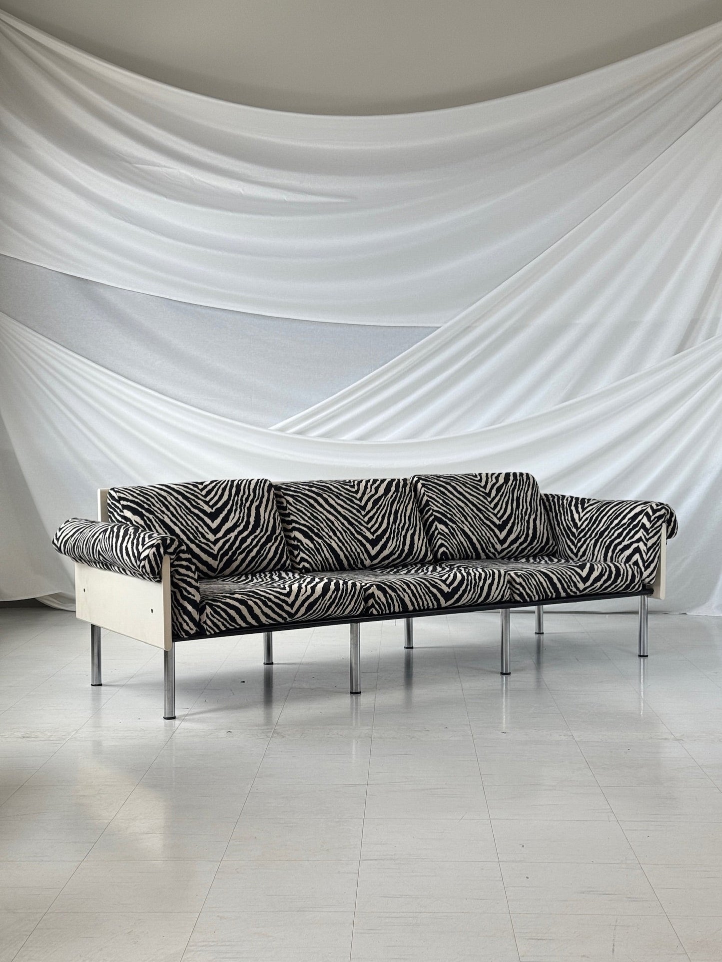 Yrjö Kukkapuro Ateljee 3-Seater, Zebra Fabric