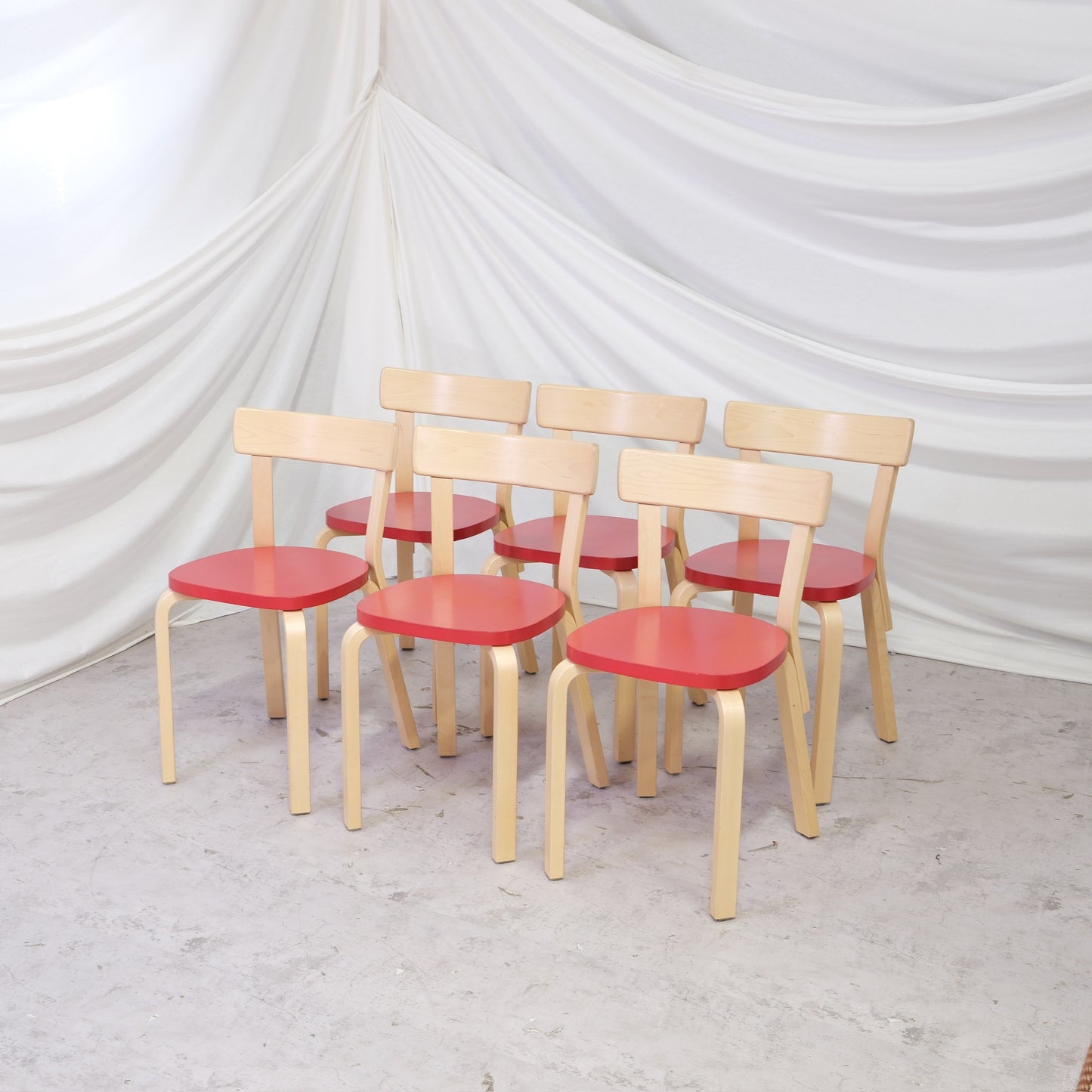 Artek tuoli 69, koivu ja punainen istuin, 2021