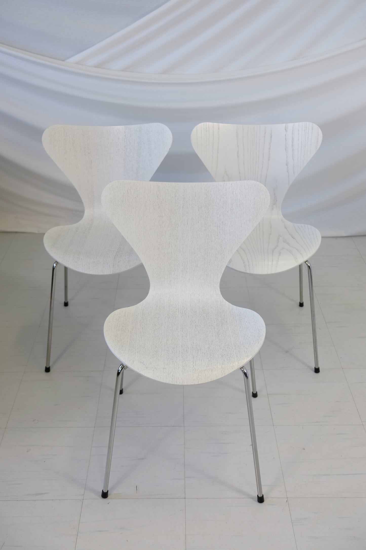 Arne Jacobsen for Fritz Hansen Model 3107 Seven (set of three)